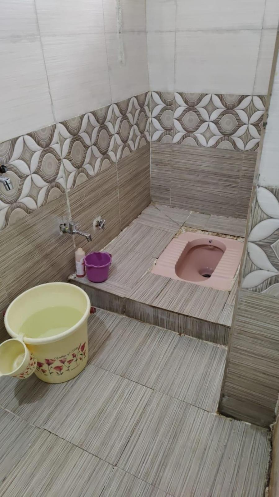 Zimmer mit Kingsize-Bett
