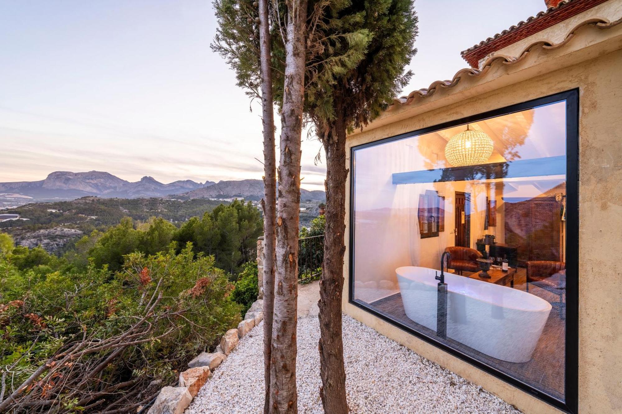 Suite with Spa Bath,1571298491:JPEG