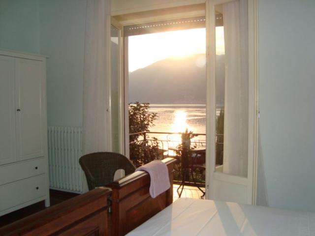 Camera Matrimoniale con Vista Lago