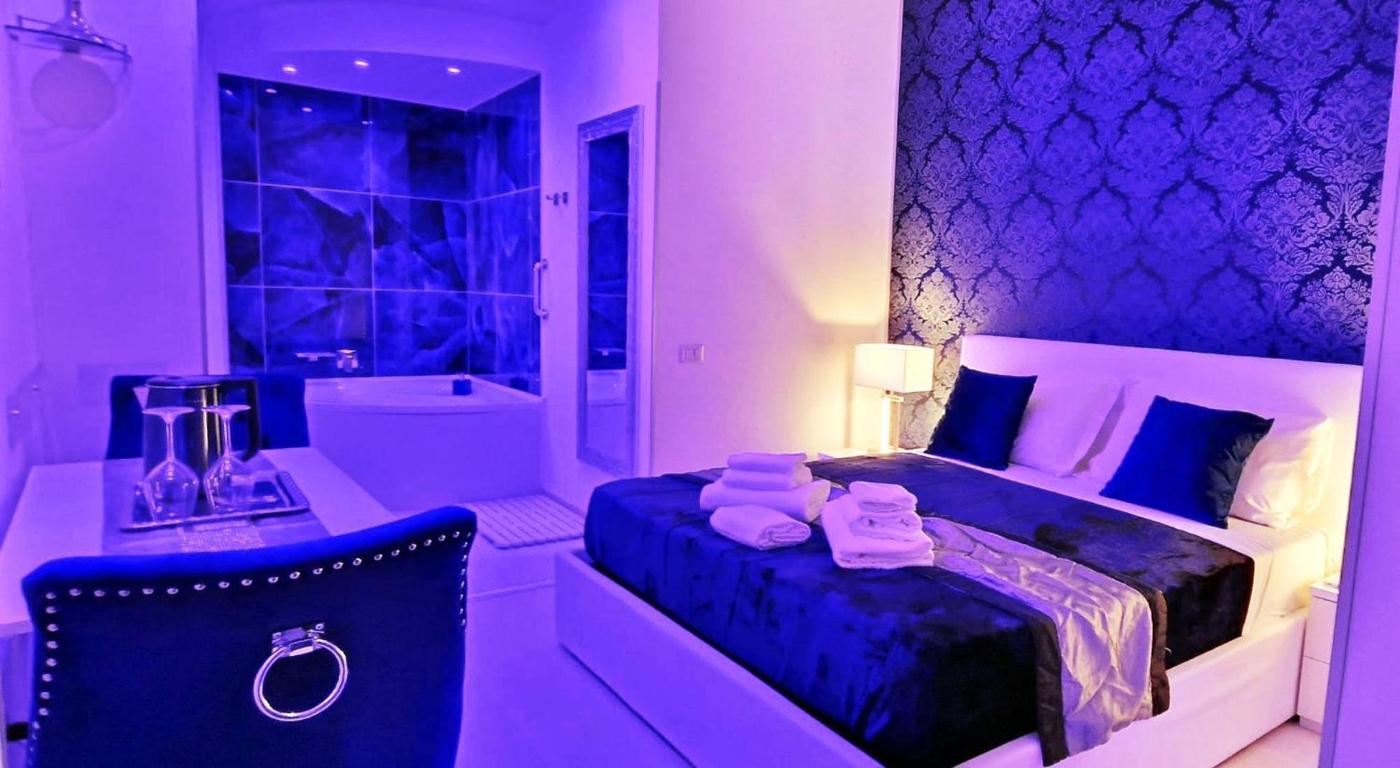 Suite Hot Tub,1574927477:JPEG