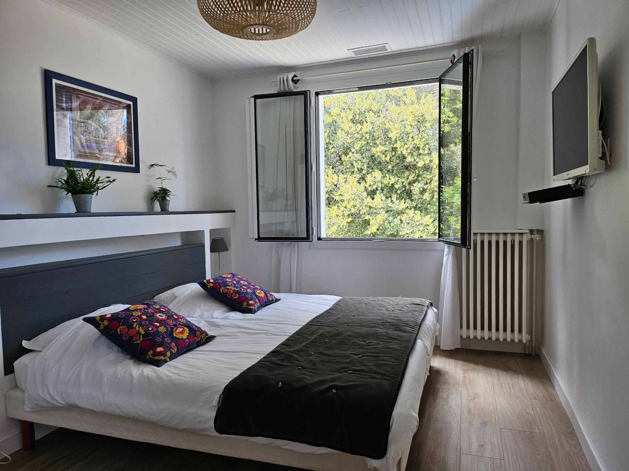 Twin Room,1586875903:JPEG
