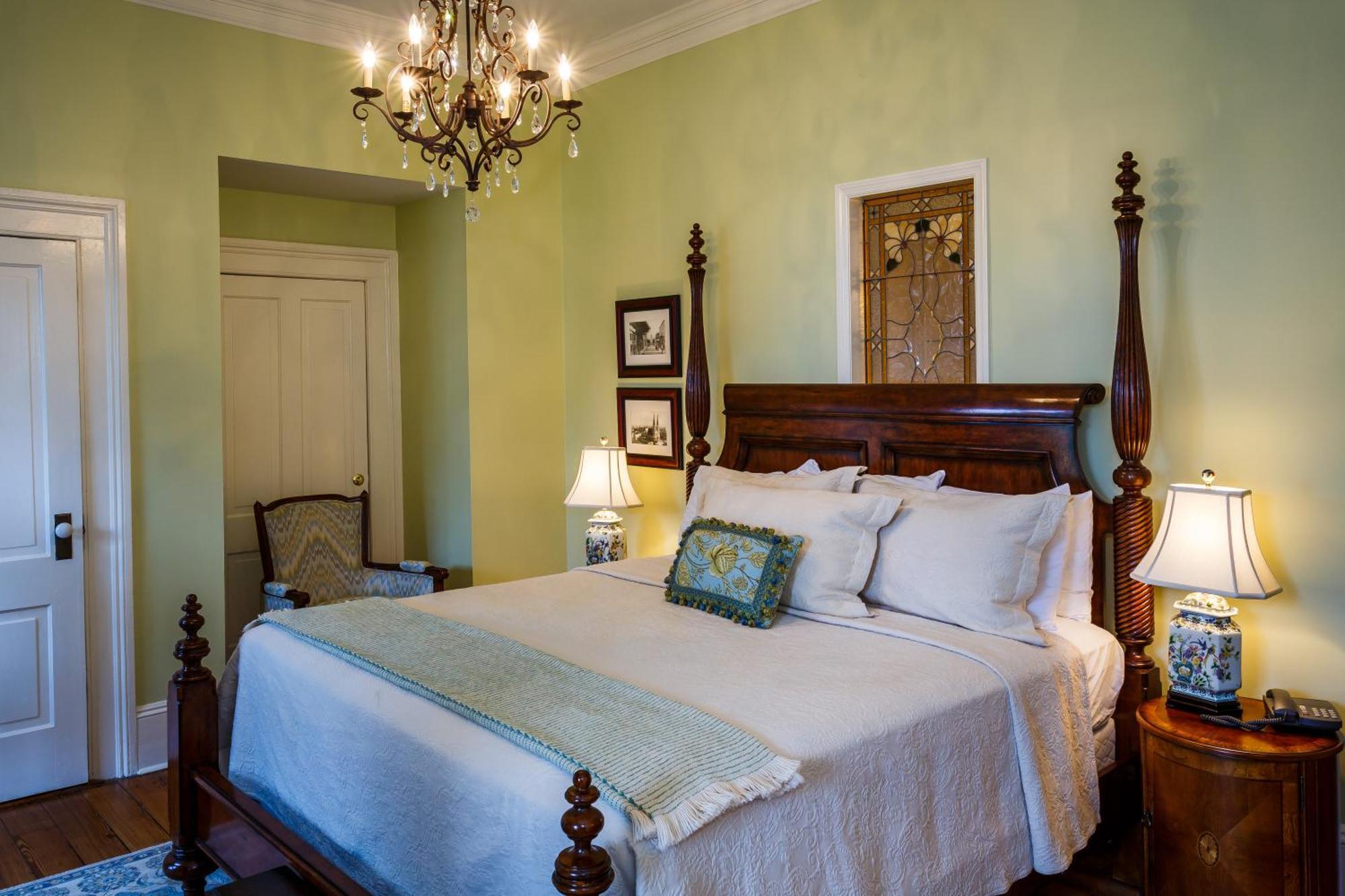 Eli Whitney Room Classic Queen