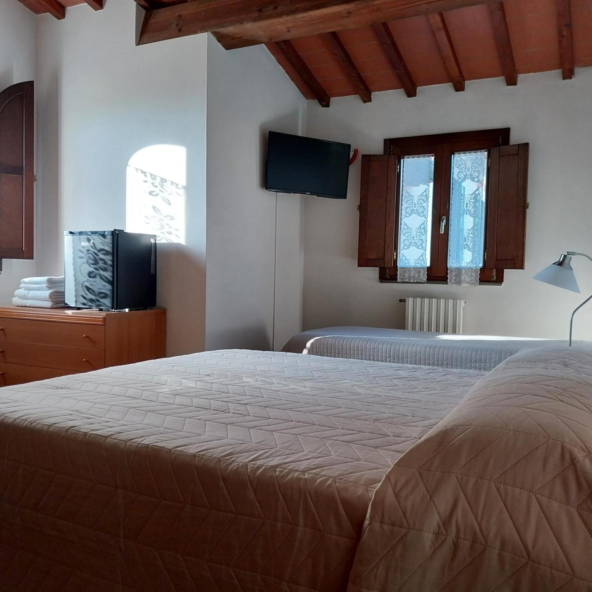 Deluxe Room,1588188612:JPEG