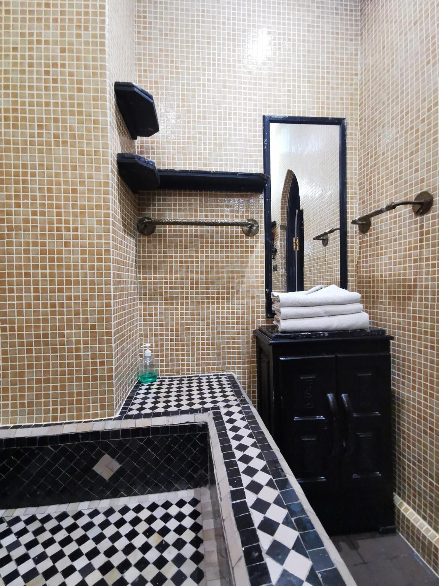 Twin Room,1588205485:JPEG