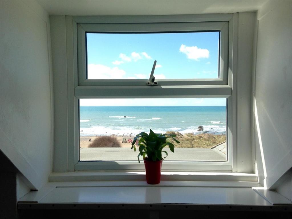 Family Room with Sea View