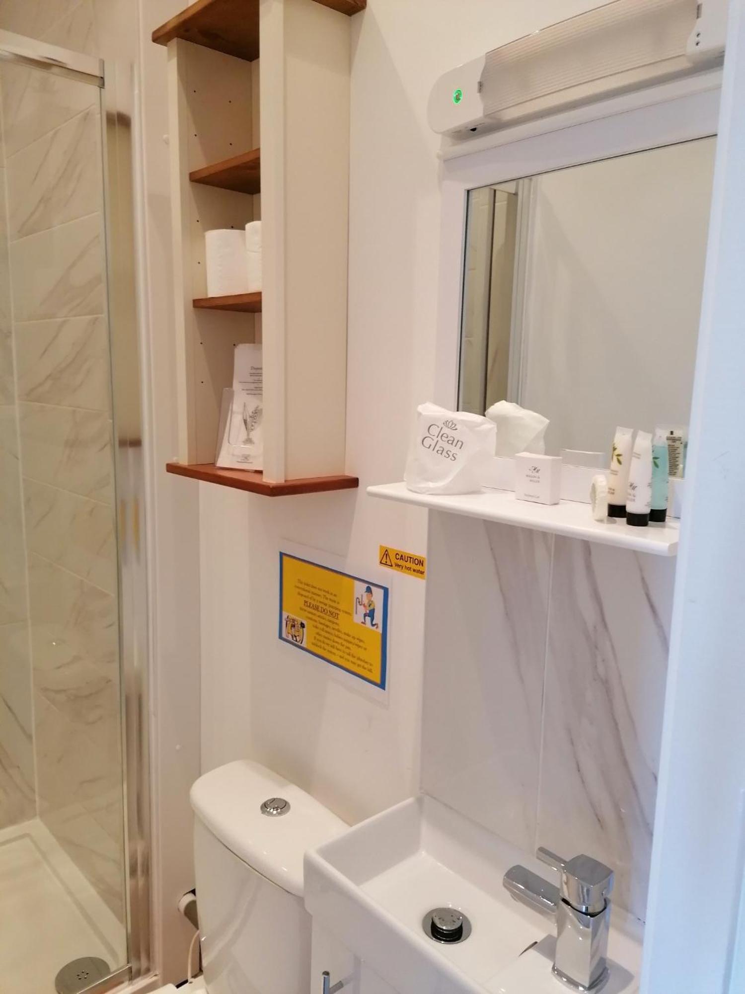 Double or Twin Room Private Bathroom,1588350747:JPEG