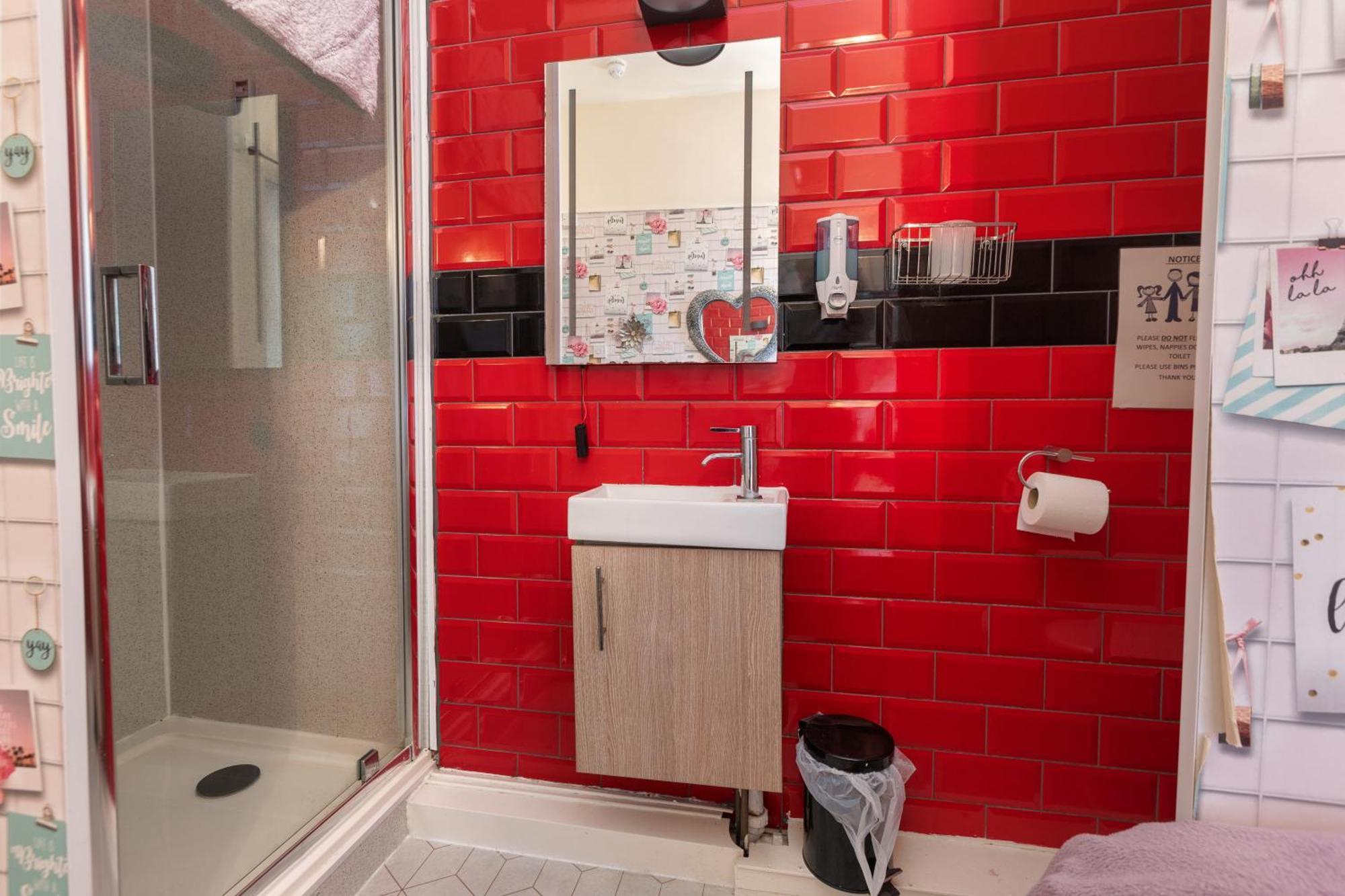 Single Room,1591696552:JPEG