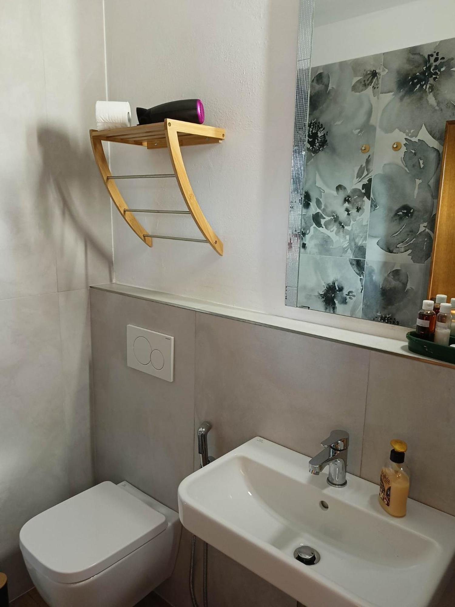 Camera Matrimoniale con Bagno Privato Esterno