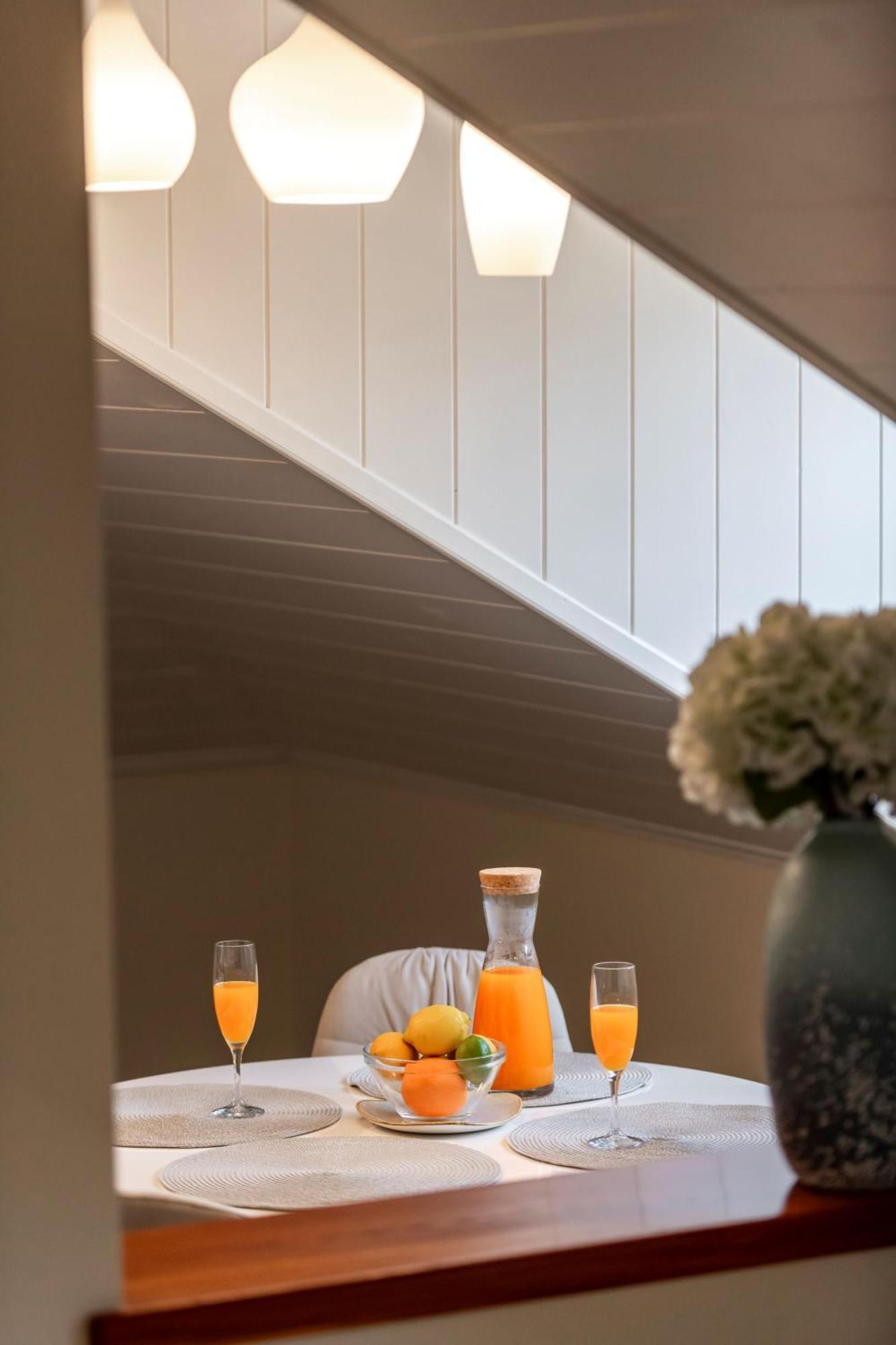 One-Bedroom Apartment,1598402171:JPEG