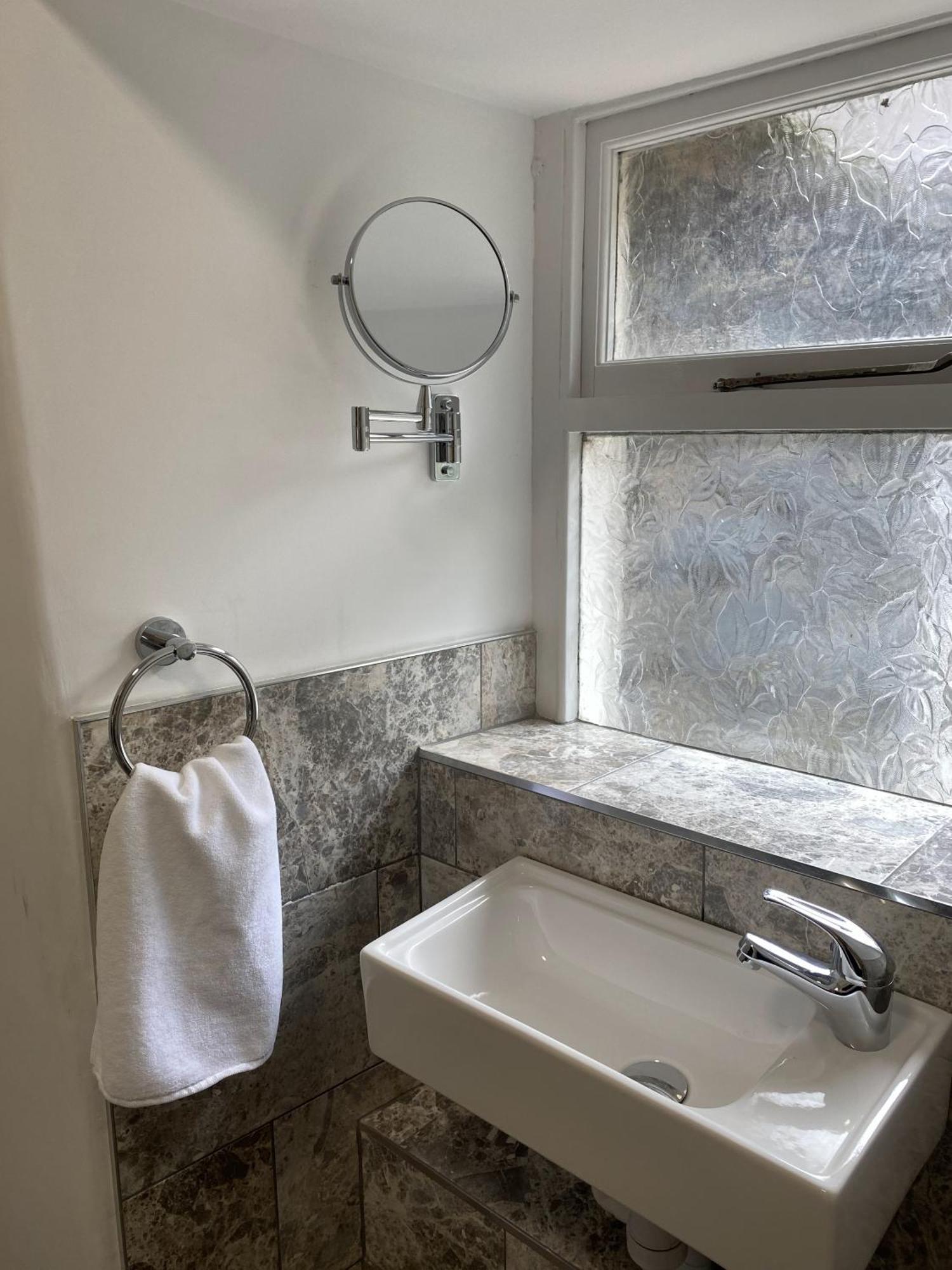 Apartment with Shower