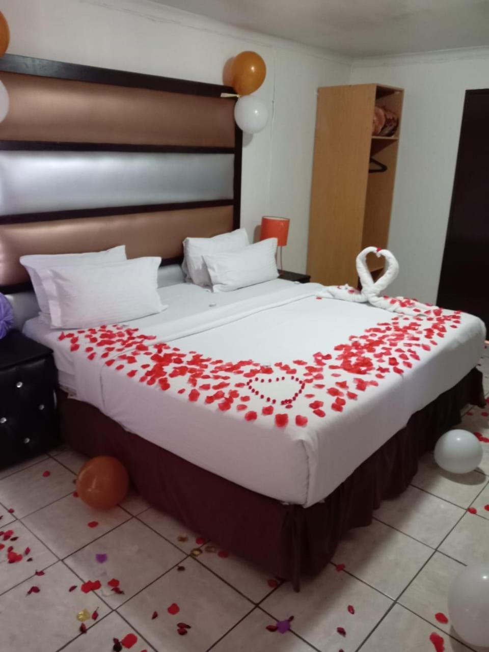 Queen Room,1600244967:JPEG