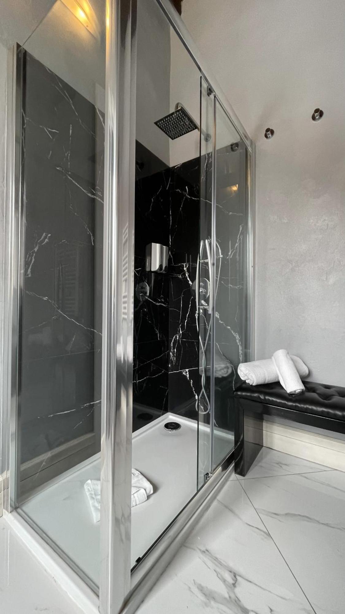 King Suite Spa Bath