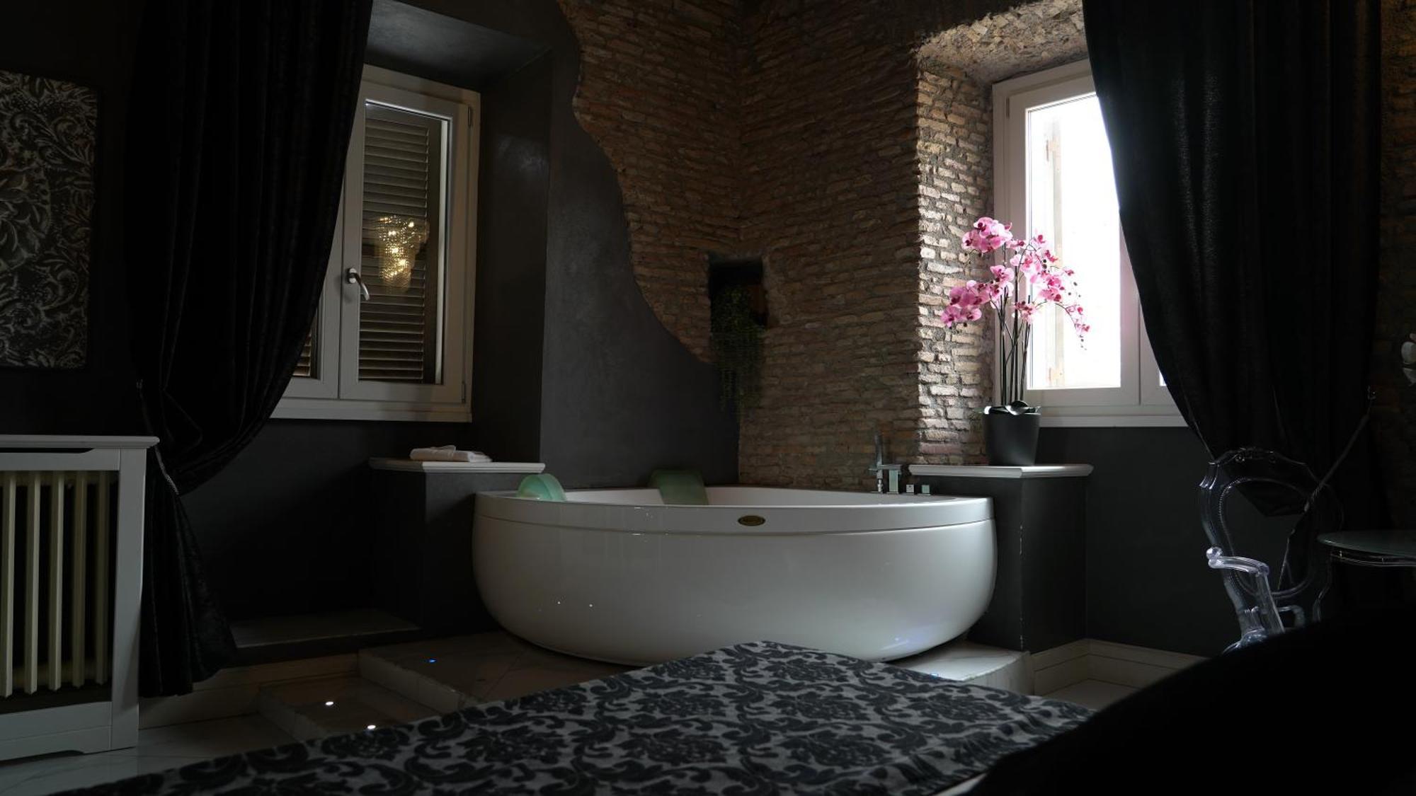 King Suite Spa Bath