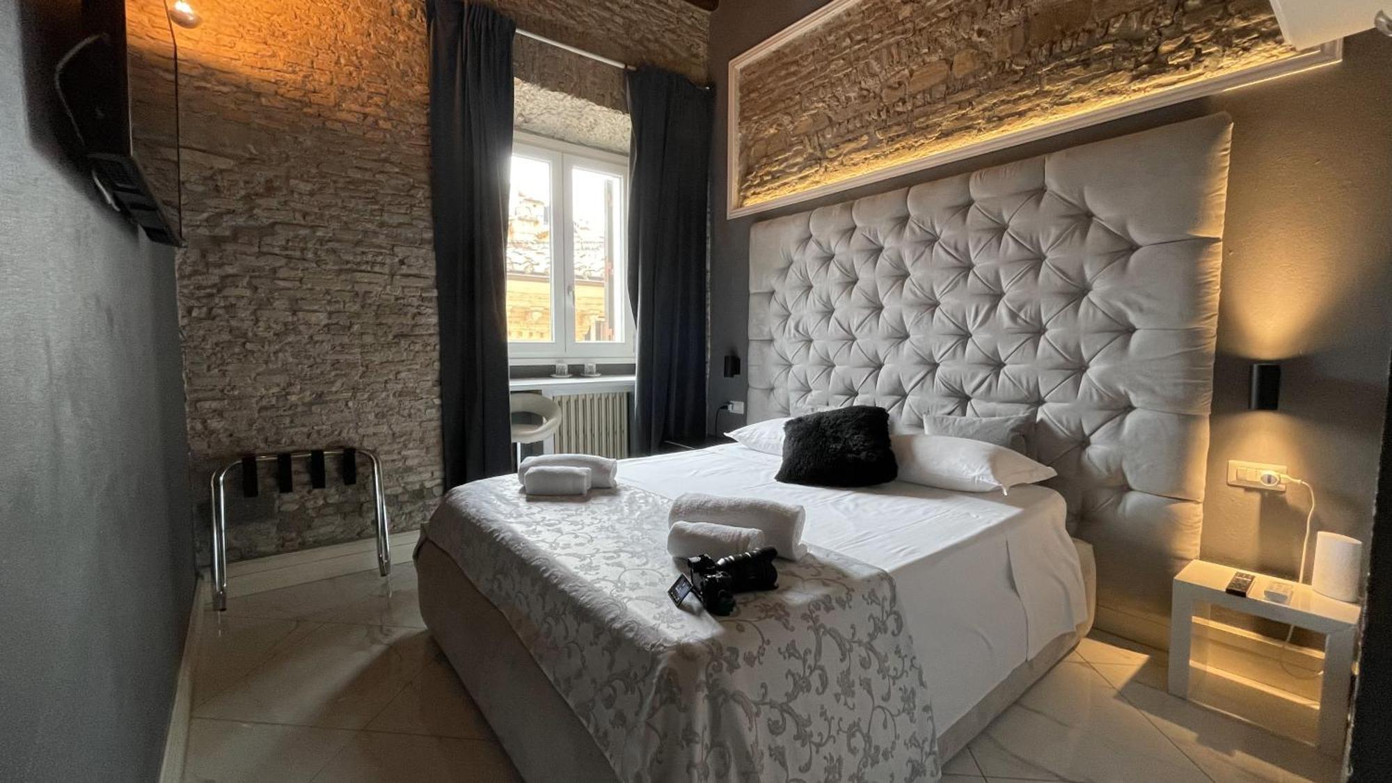 Deluxe Double Room Shower