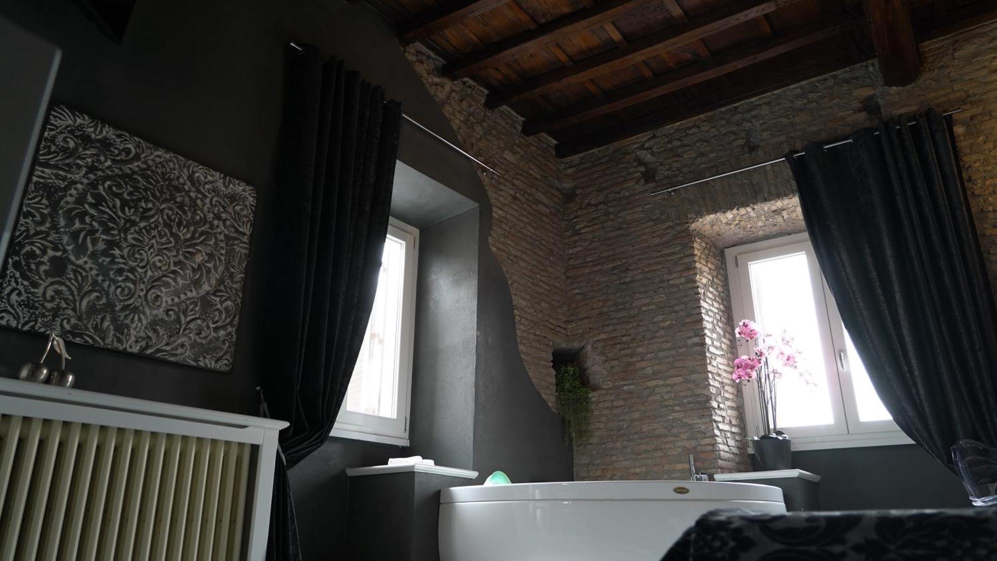 King Suite Spa Bath