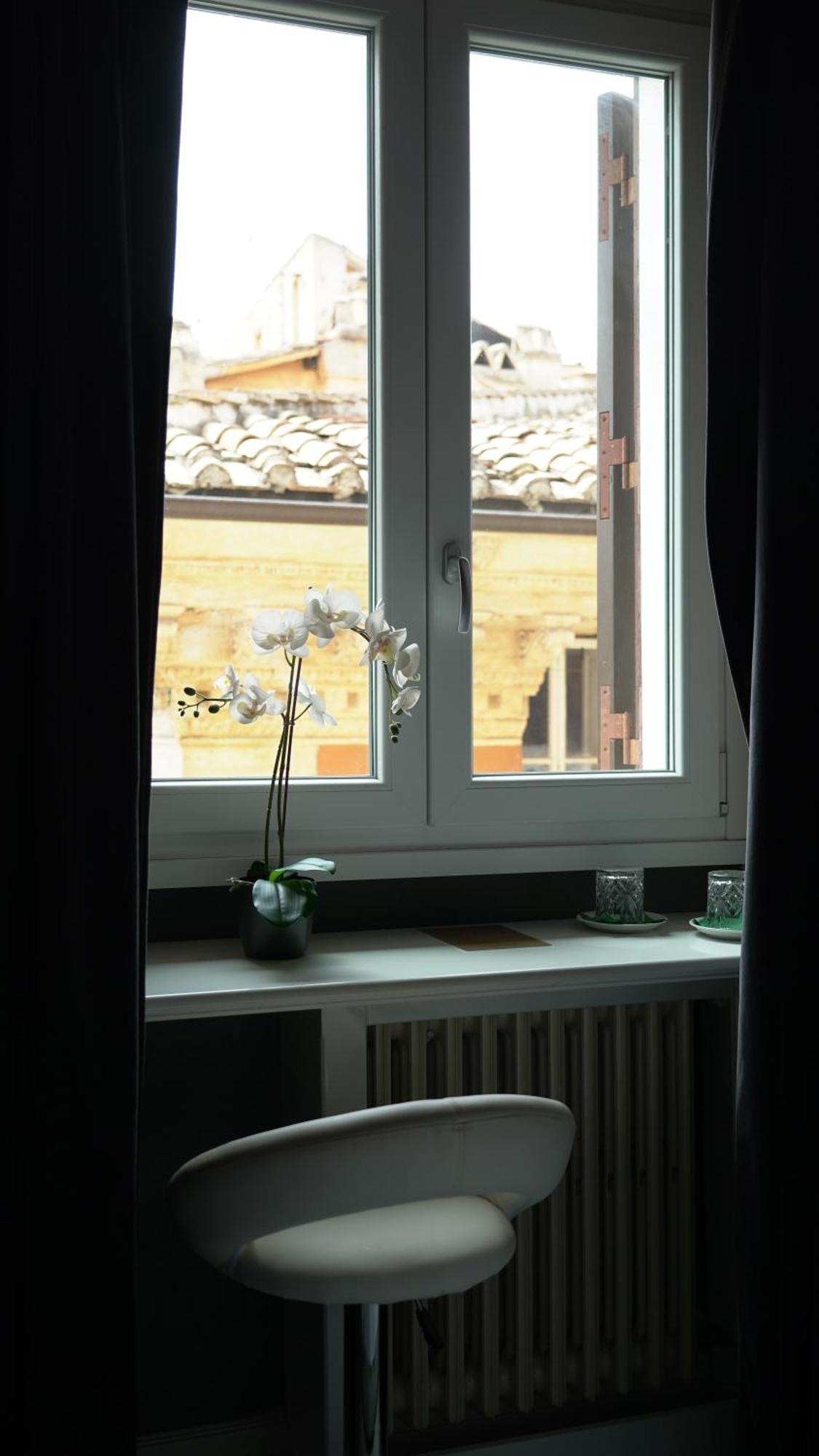 Deluxe Double Room Shower