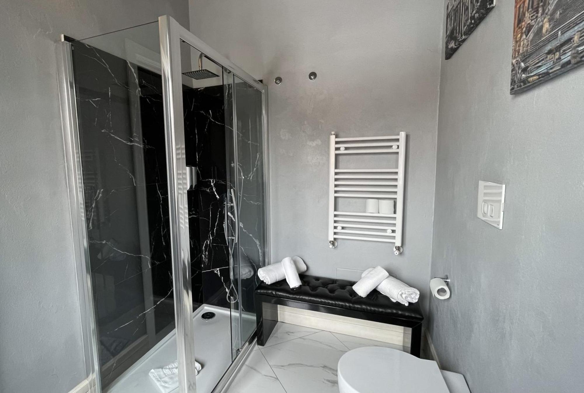 King Suite Spa Bath