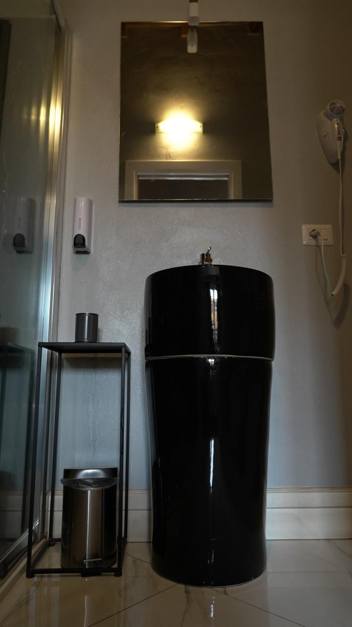 Superior Double Room Shower