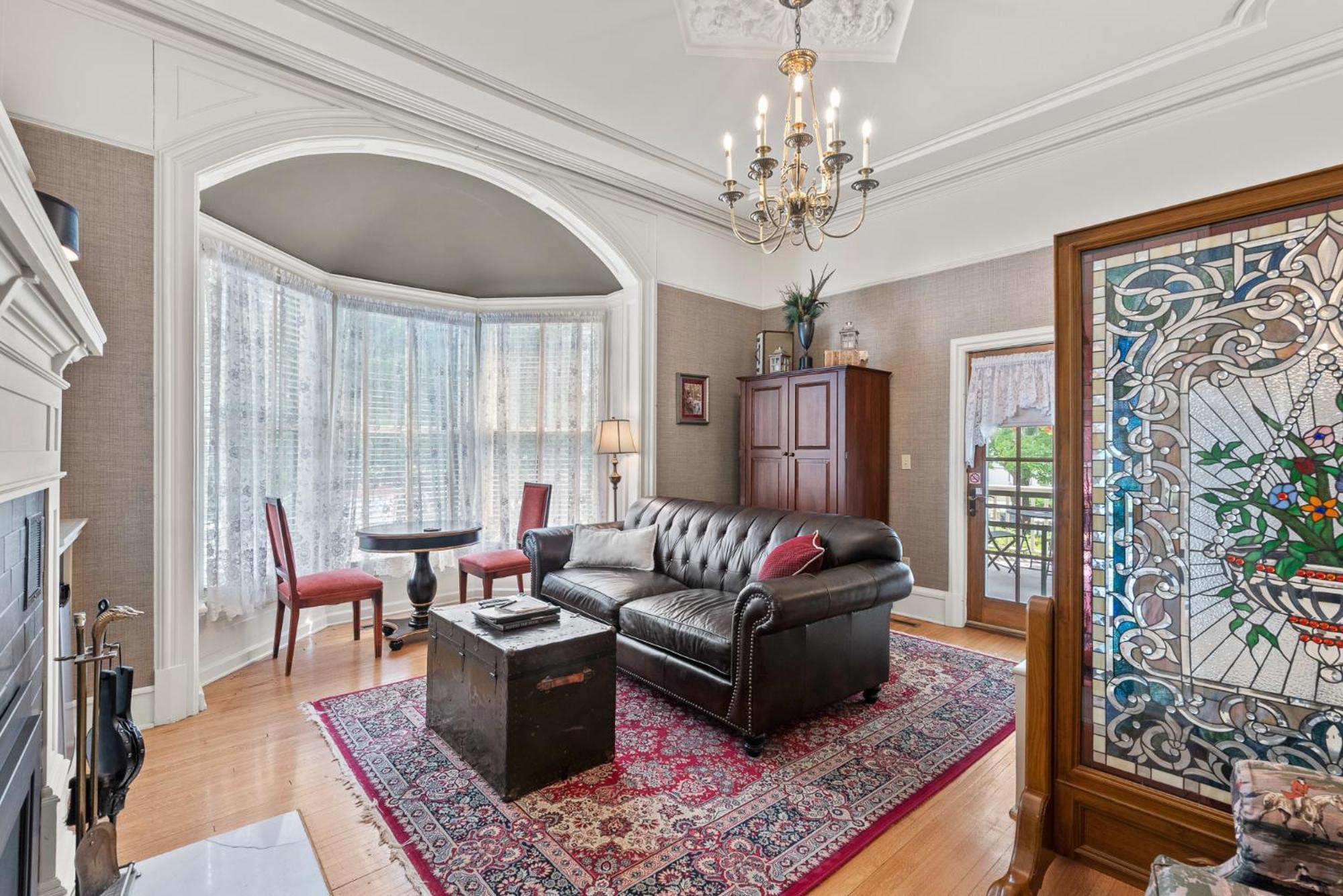 Deluxe King Suite,1601718818:JPEG