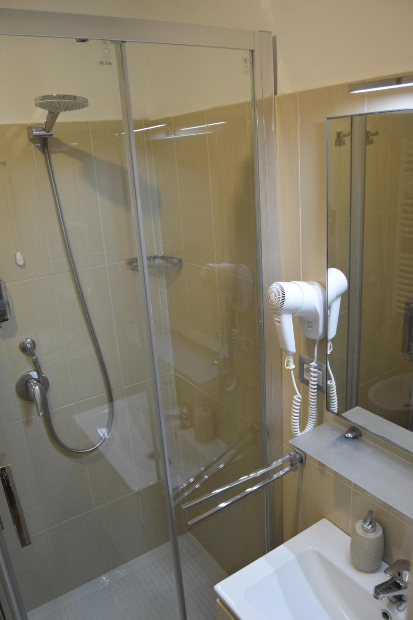 Deluxe Quadruple Room,1604785115:JPEG