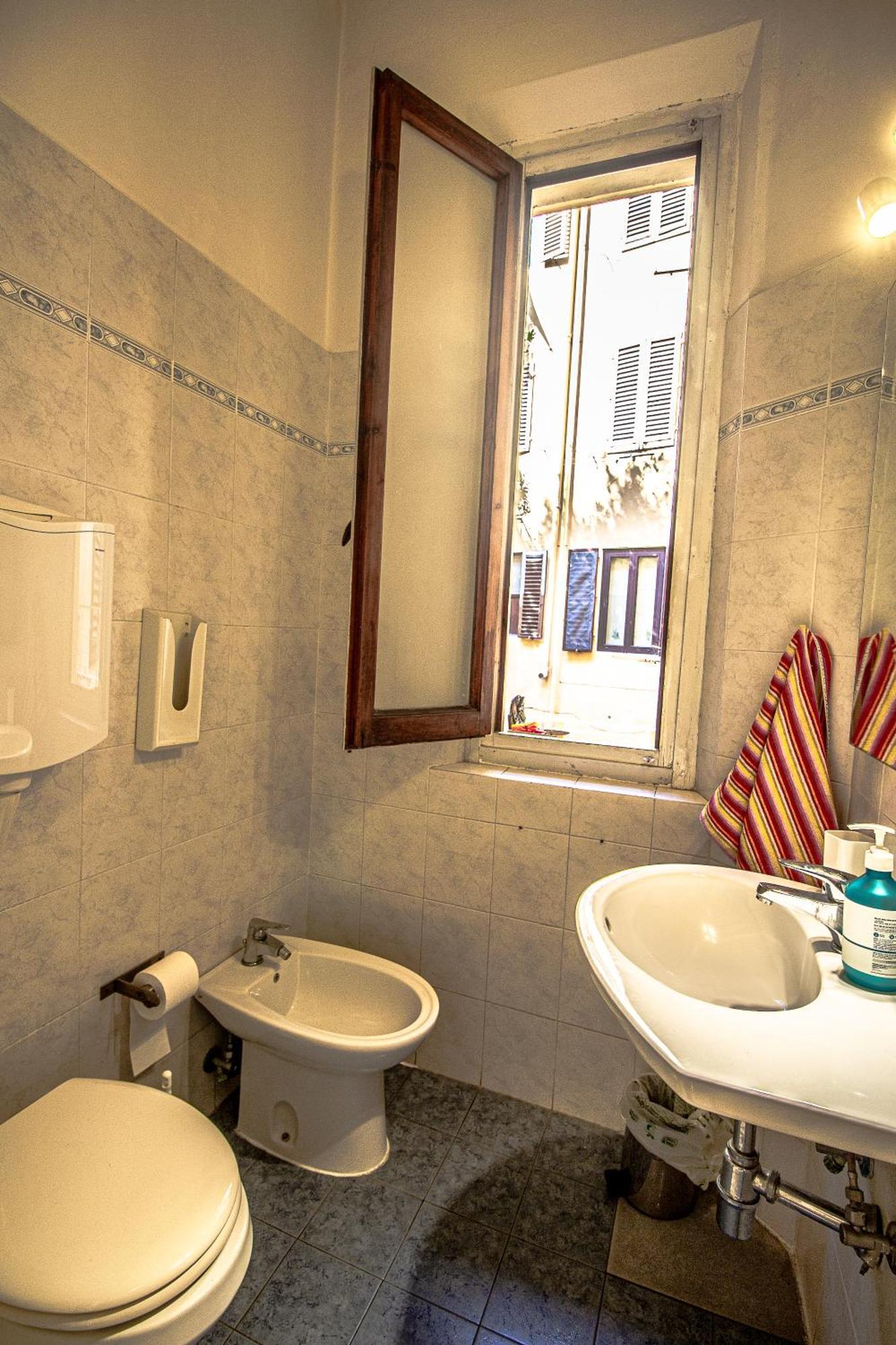 Camera Quadrupla con Bagno in Comune