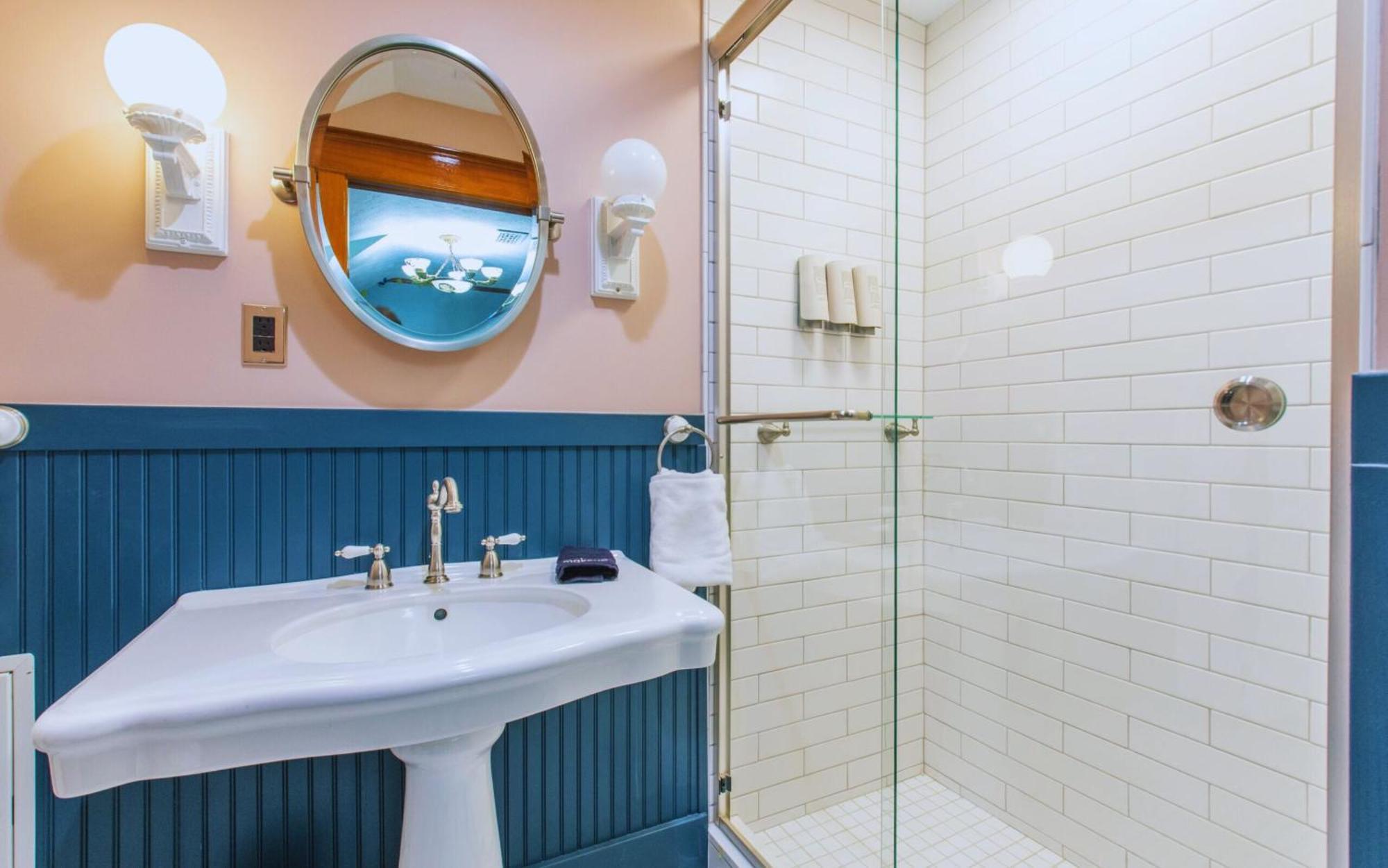 Queen Room,1606671323:JPEG