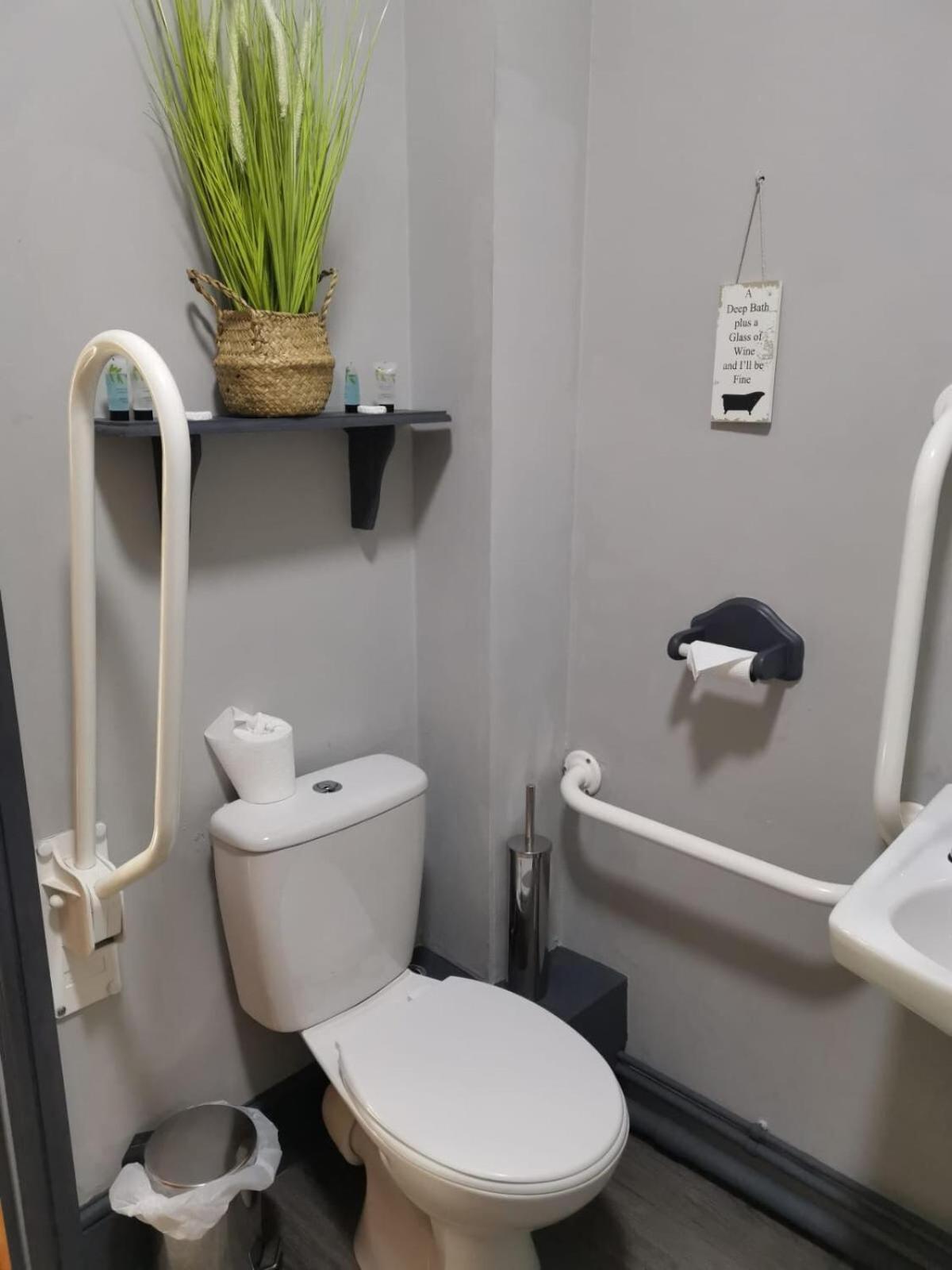 Double Room Private Bathroom