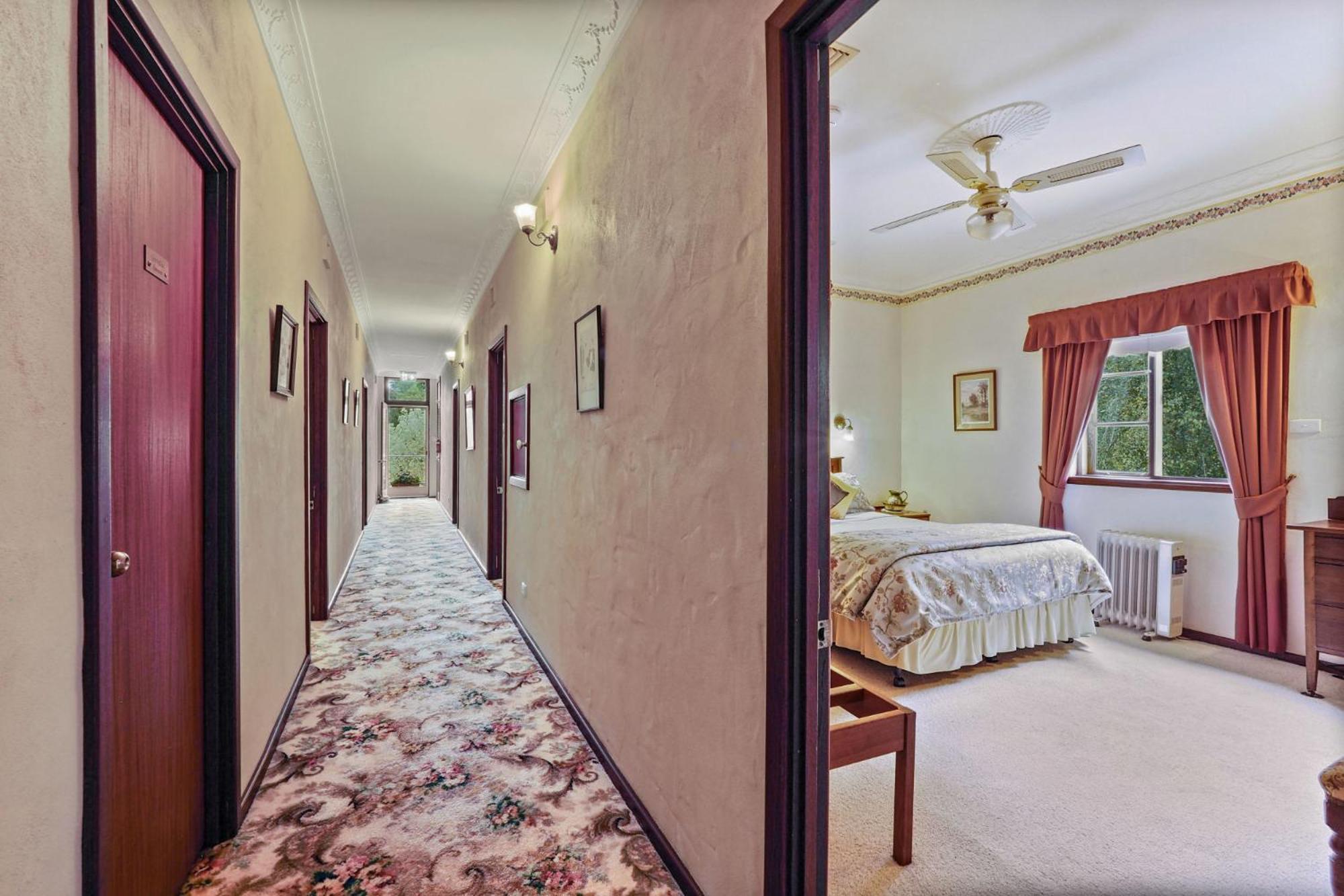 Queen Room with Private External Bathroom,1607681352:JPEG