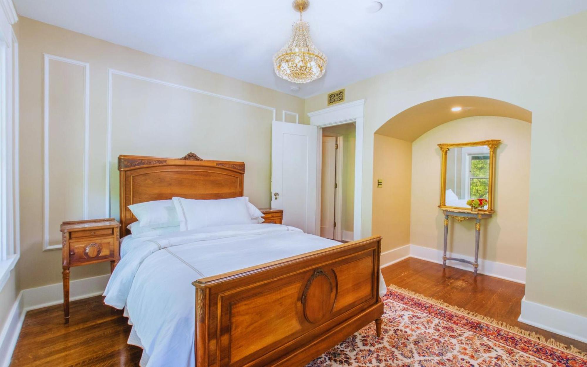 Deluxe Queen Room,1607768750:JPEG