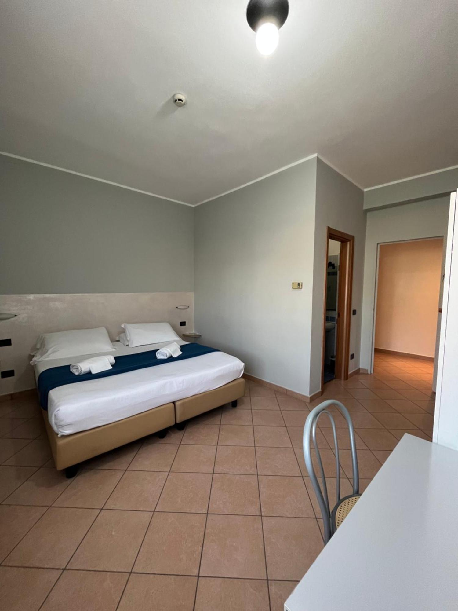 Large Single Room,1652755401:JPEG