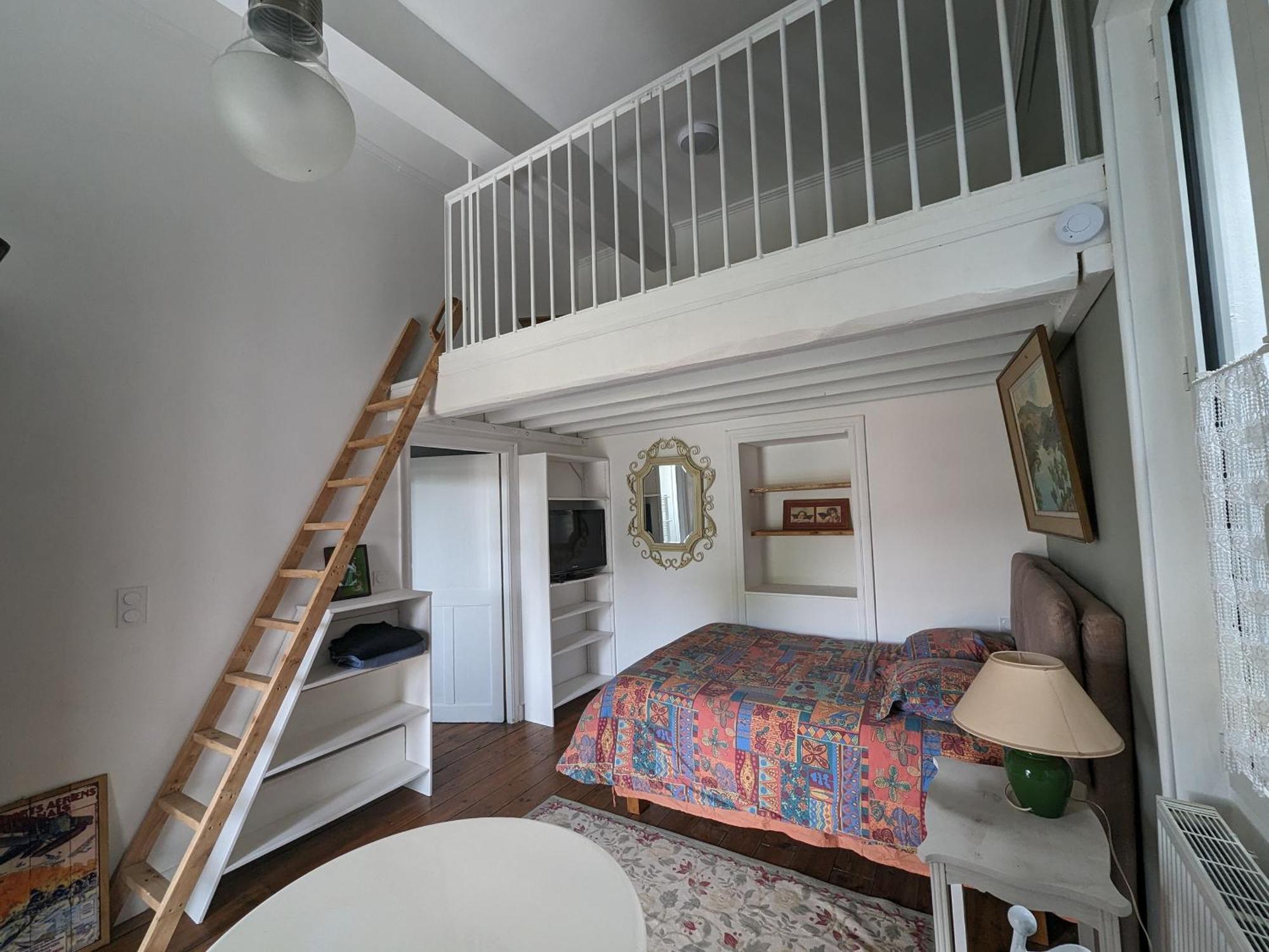 Studio avec mezzanine