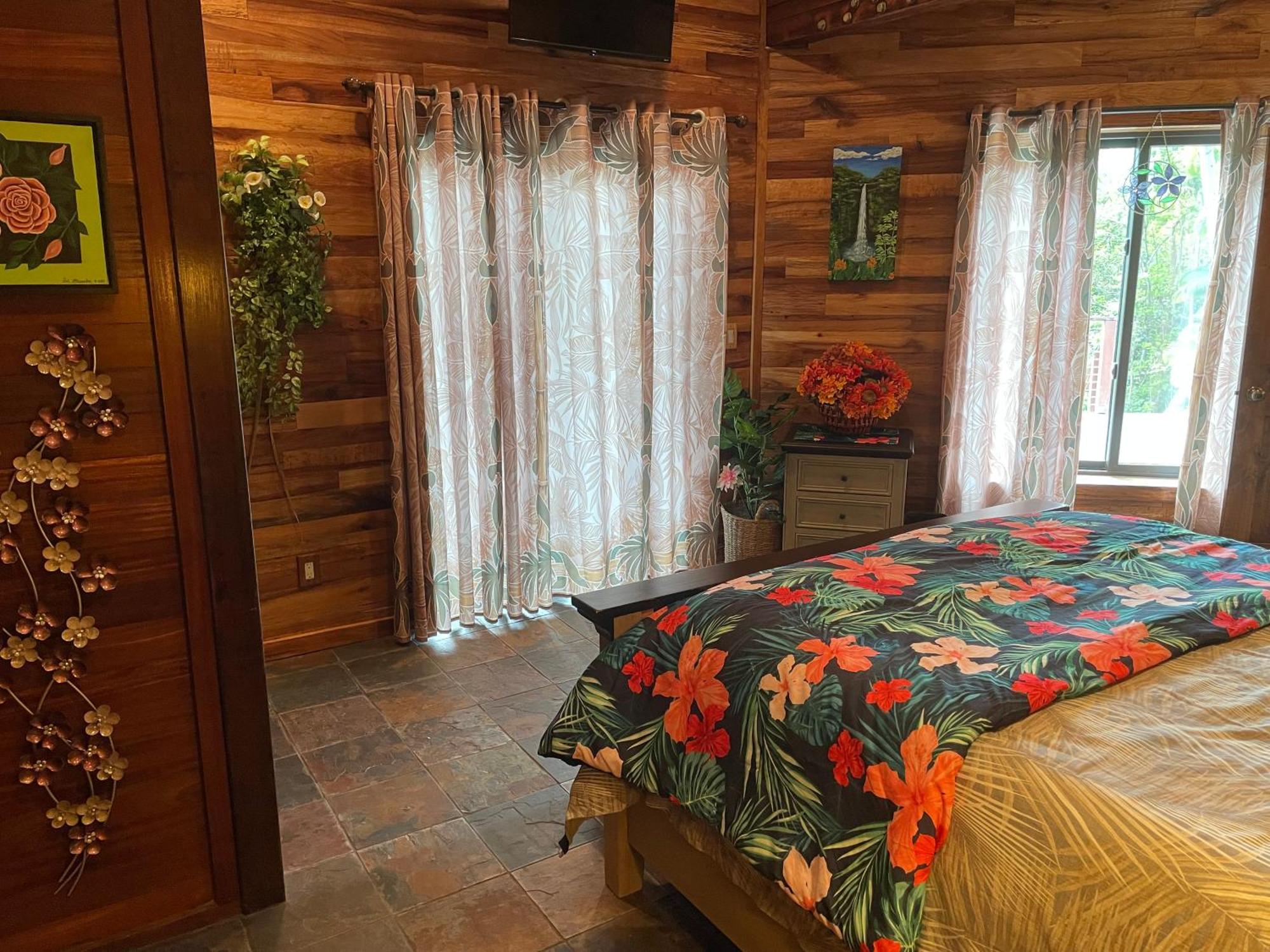 Queen Room with Garden View