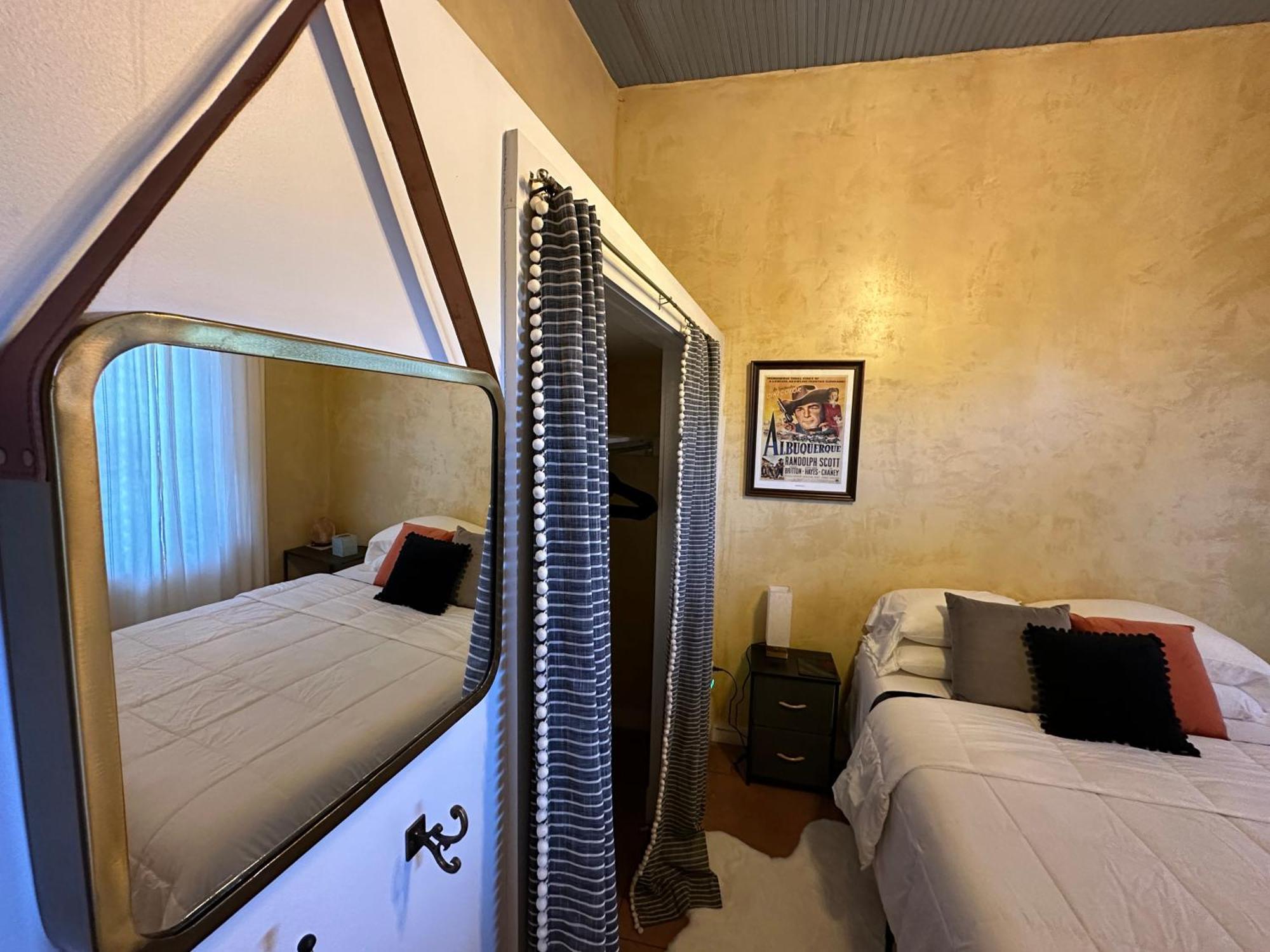Deluxe Queen Suite