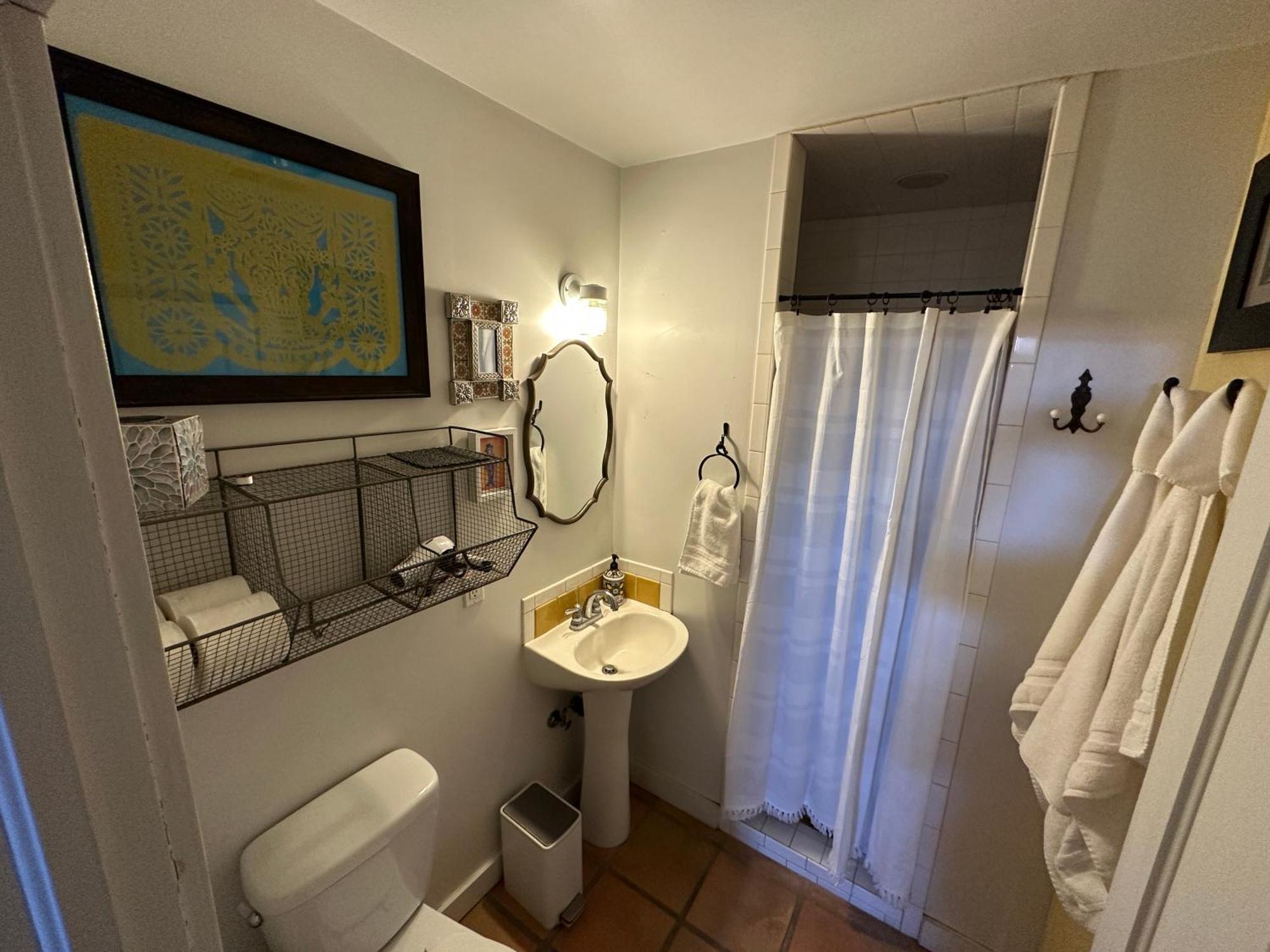 Deluxe Queen Suite