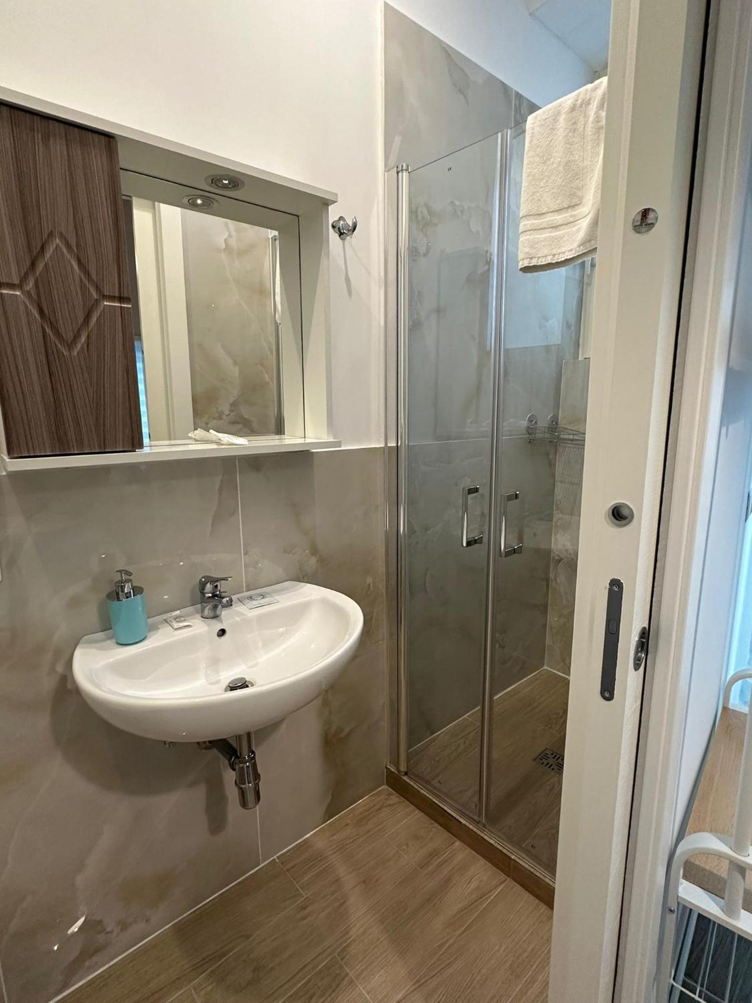 Camera Singola con Bagno Privato