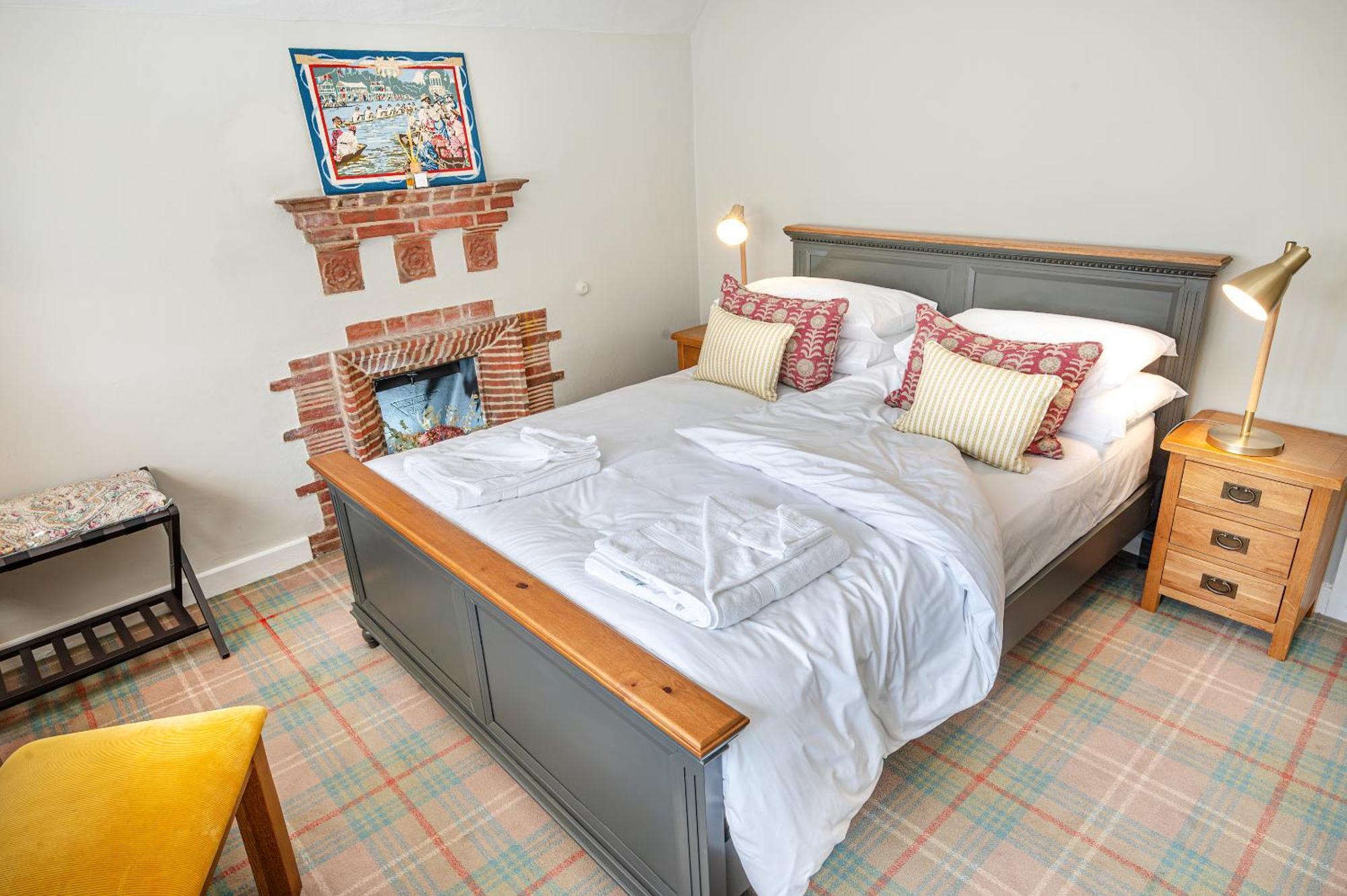 Deluxe Double Room Shower,1615974478:JPEG