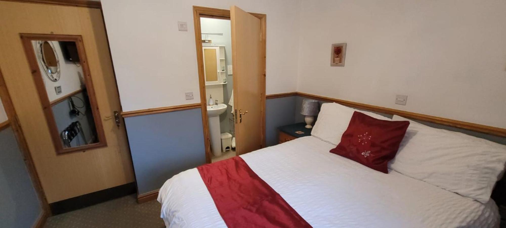 Small Double Room,1621410425:JPEG