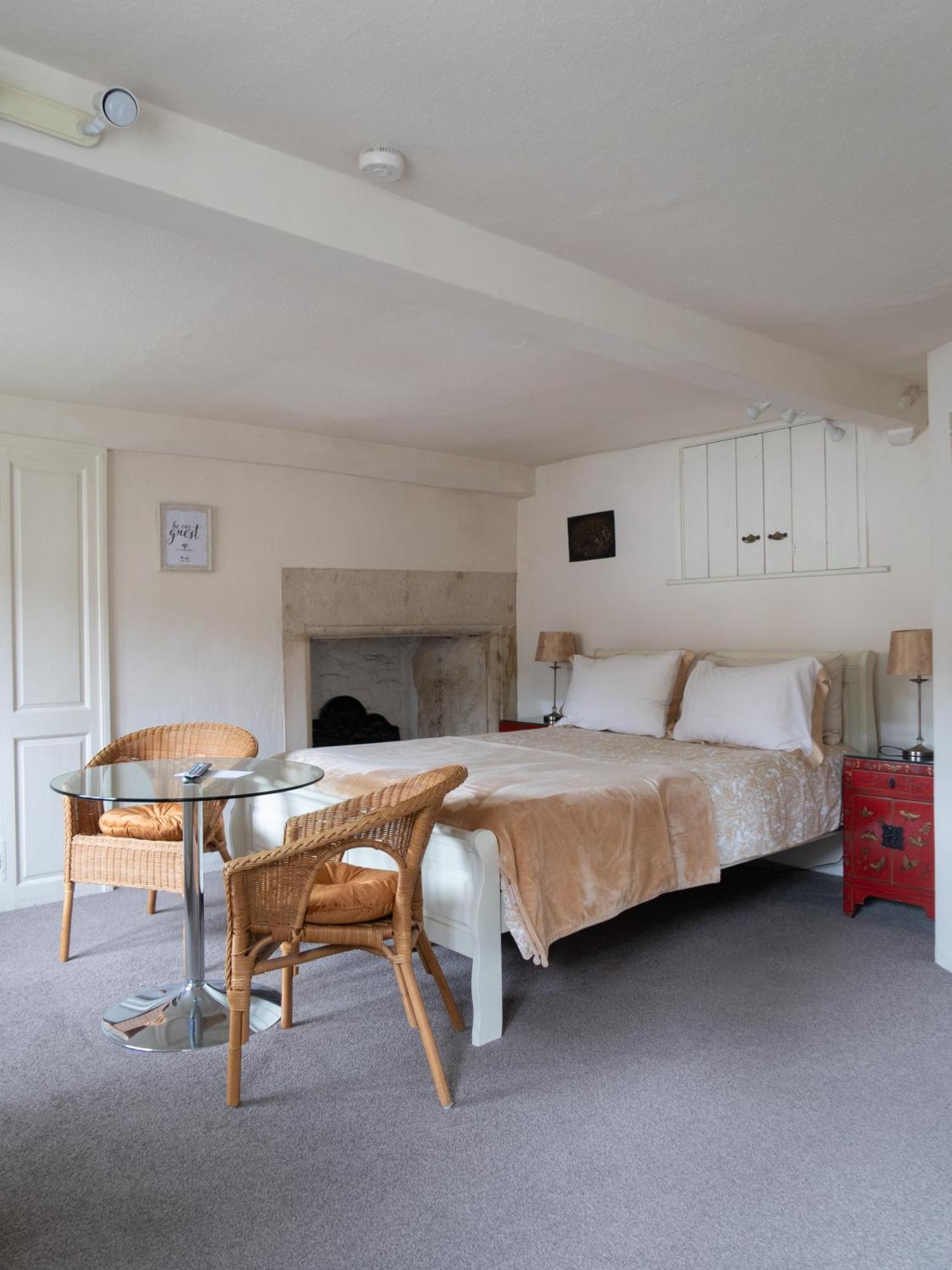 King Room,1621424982:JPEG