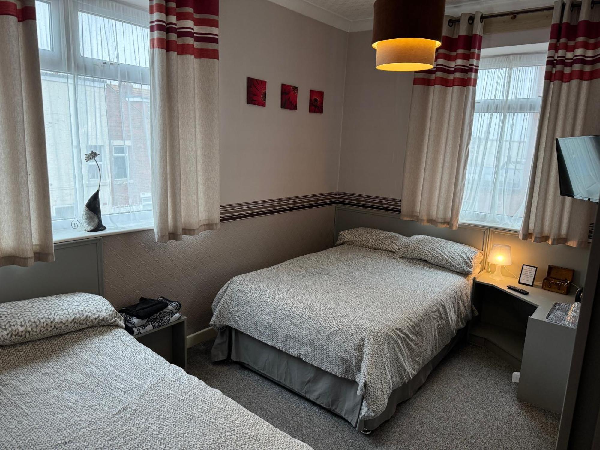 Family Room (2 Adults + 1 Child)