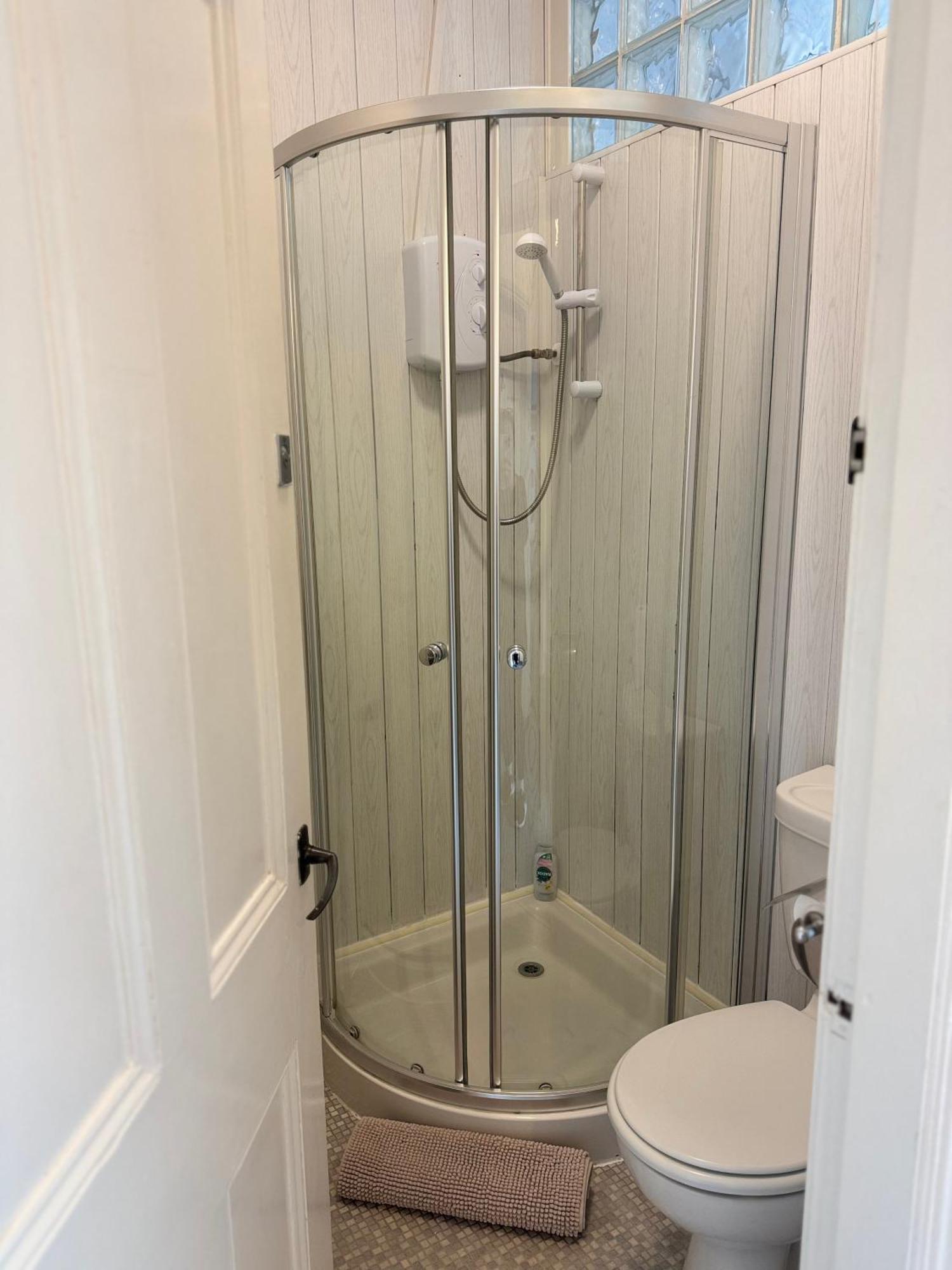 Single Room with Shared Bathroom,1706923902:JPEG