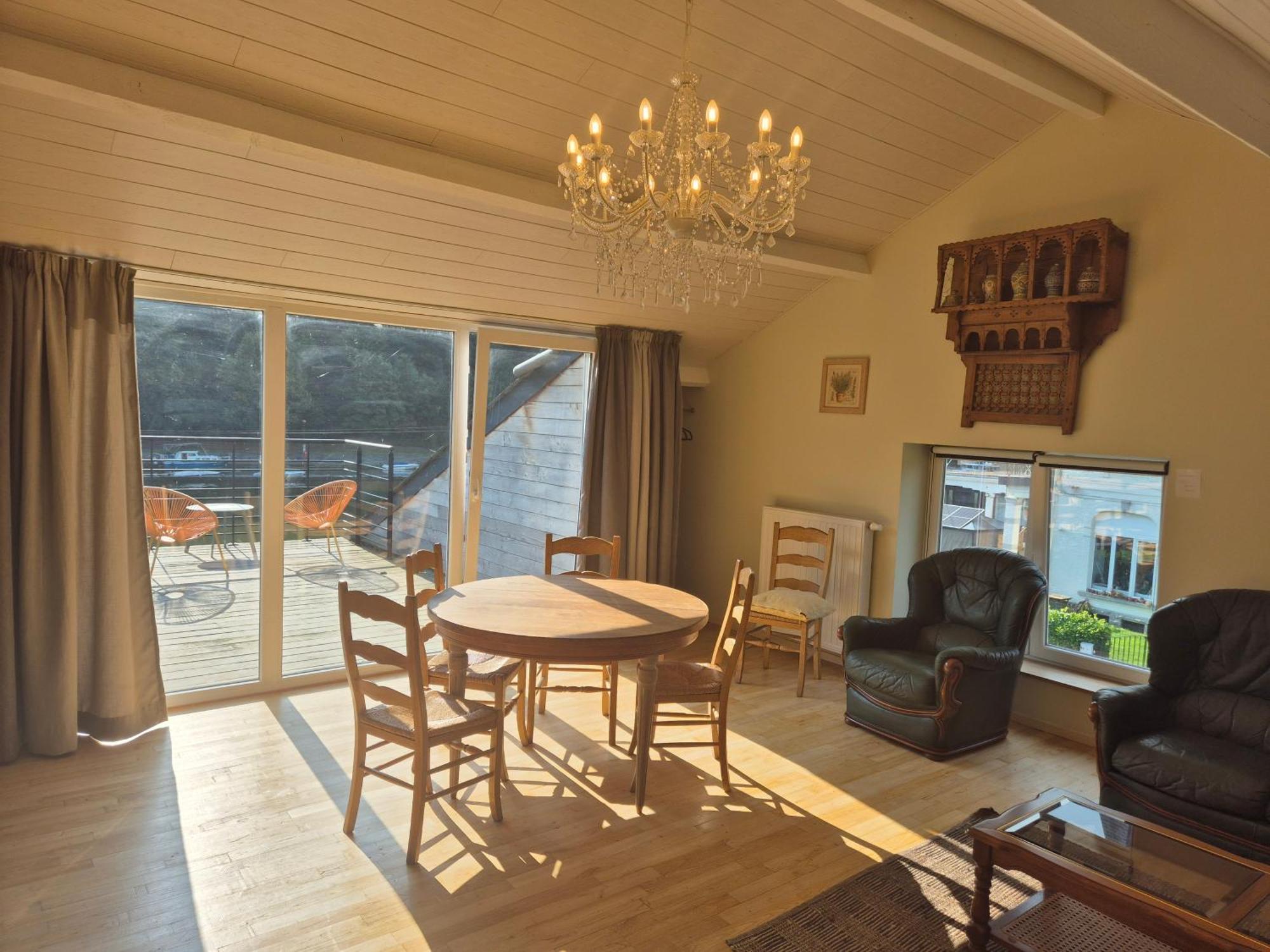 Apartamento de 3 dormitorios con vistas al puerto deportivo