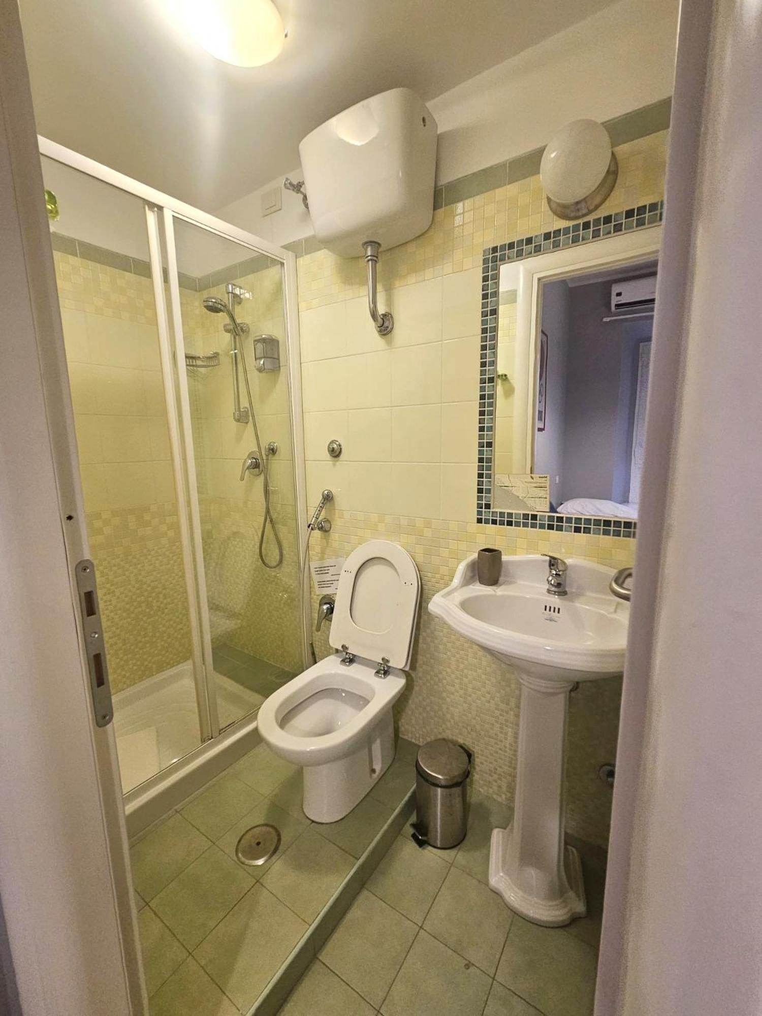 Camera Singola con Bagno Privato