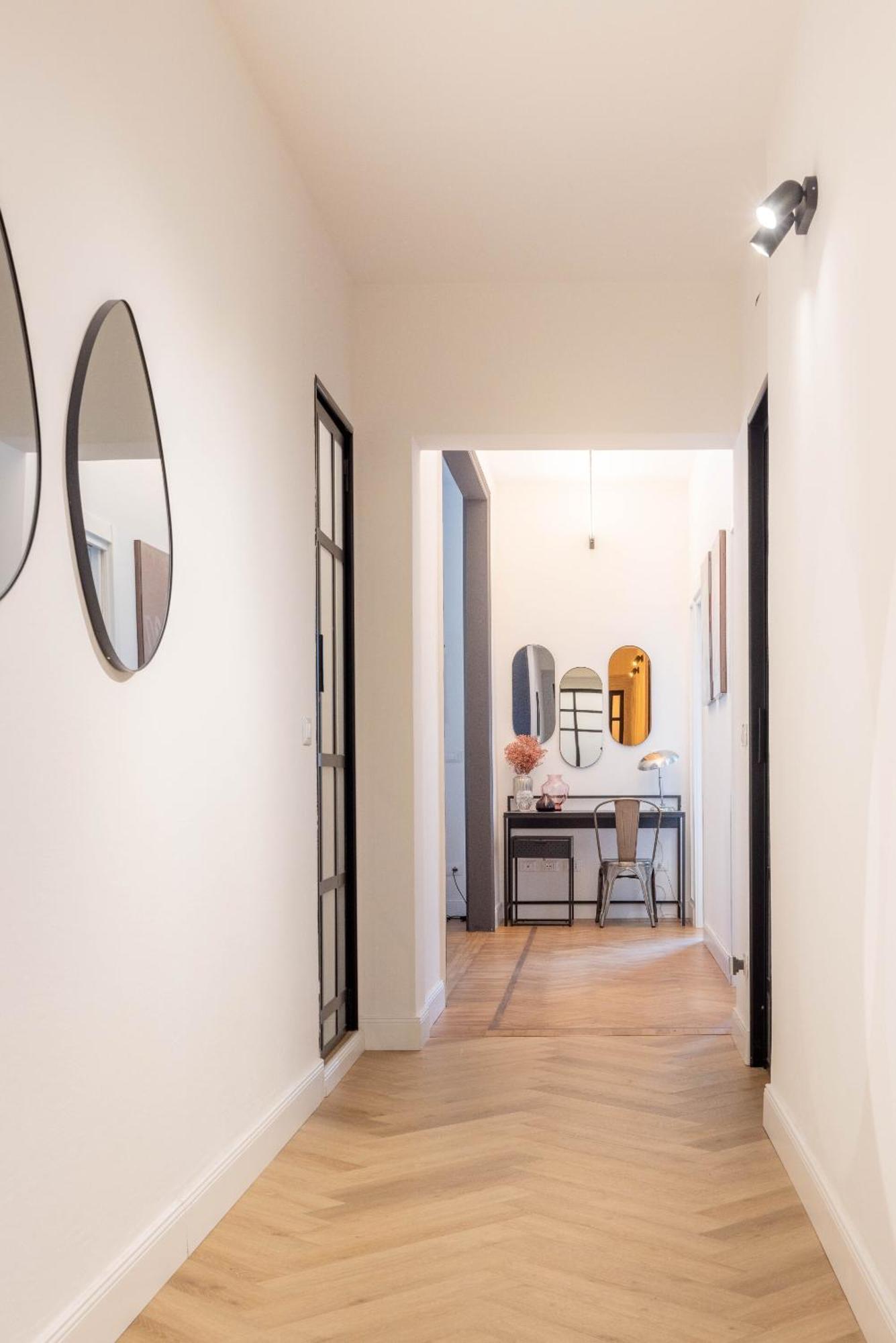Deluxe One-Bedroom Apartment City View