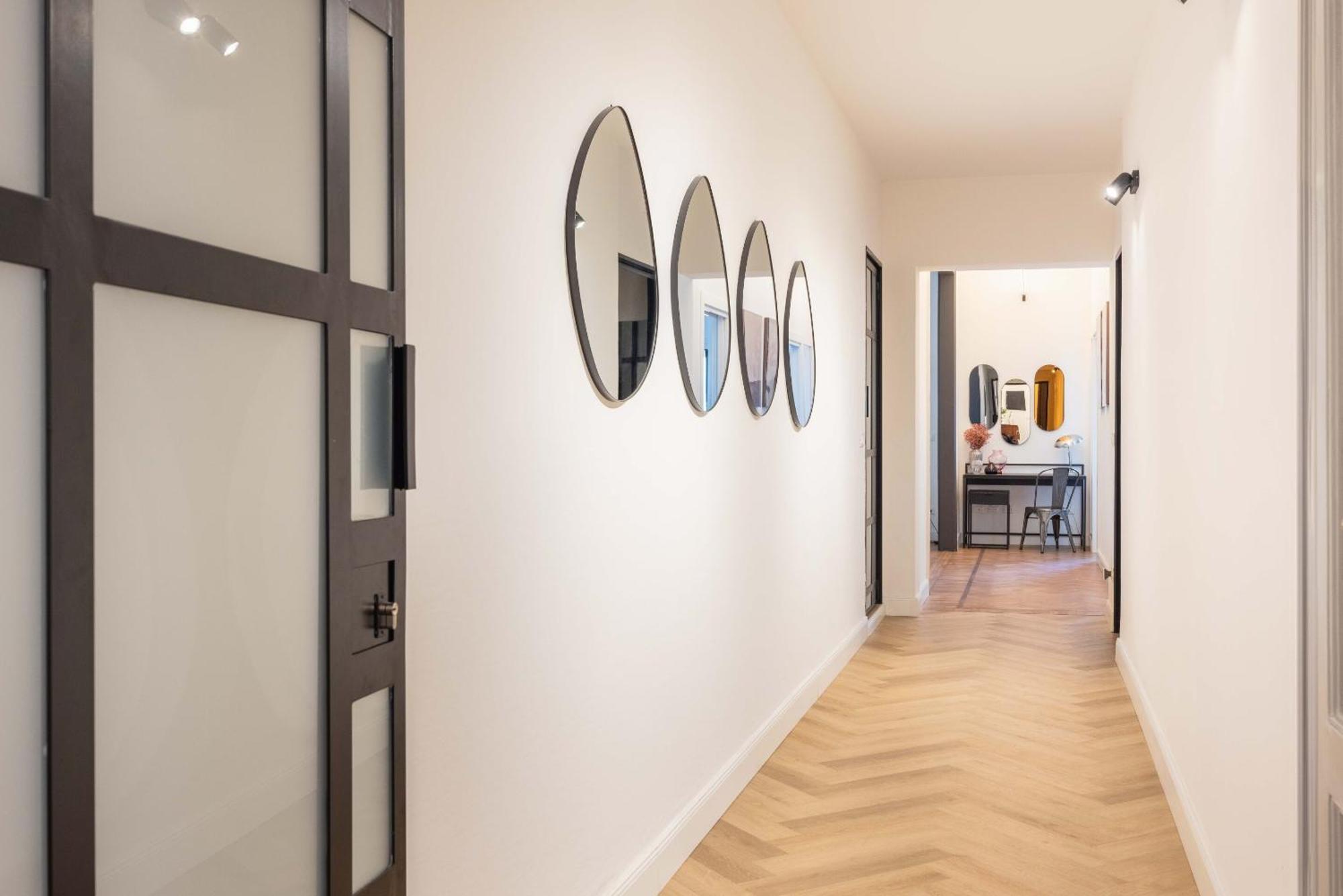 Deluxe One-Bedroom Apartment City View