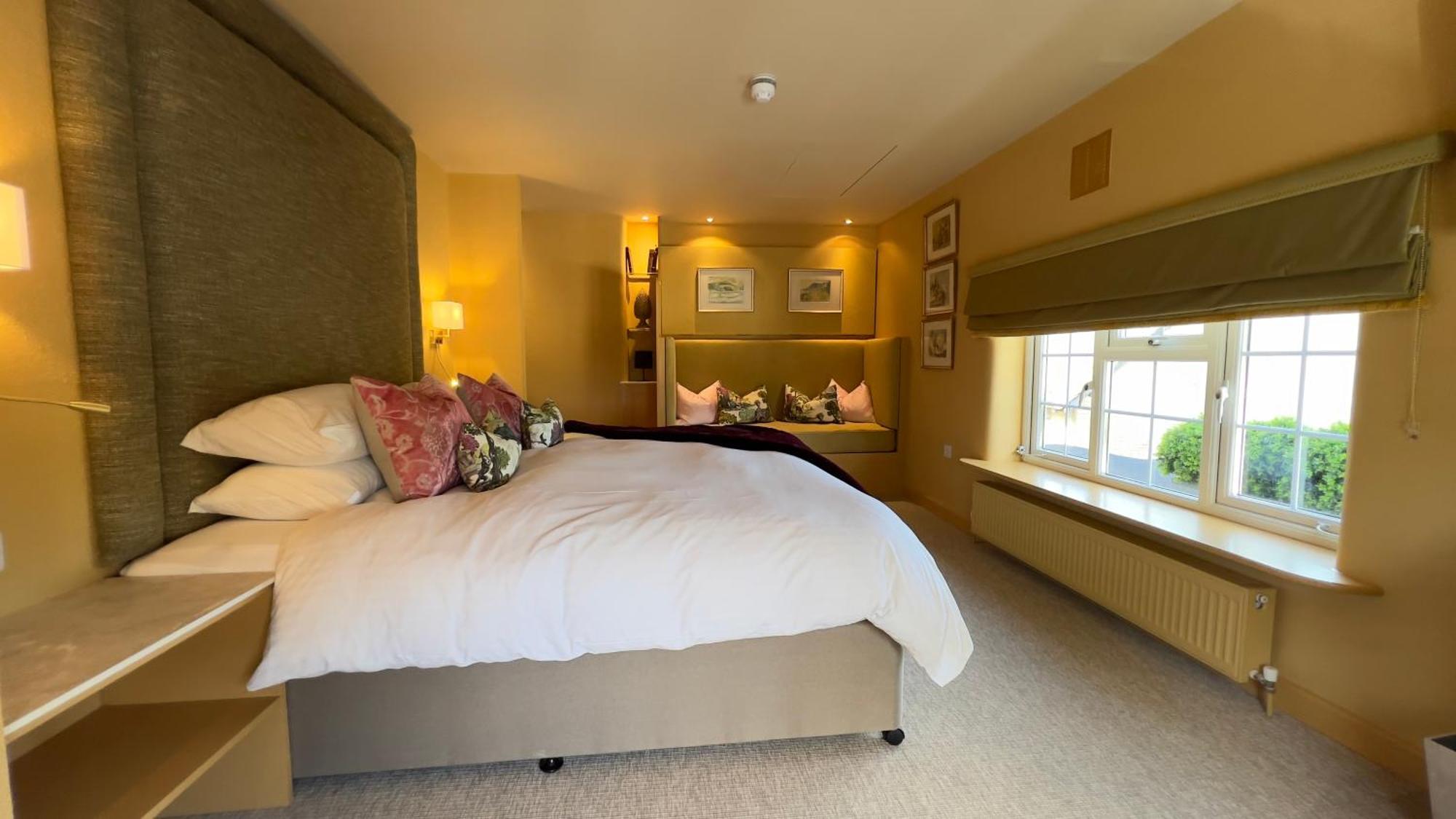 Superior King Room,1635124305:JPEG