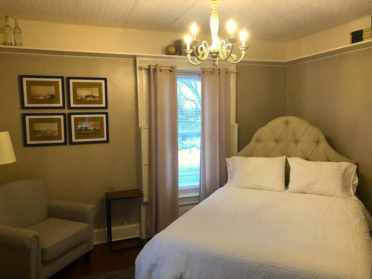 Habitación con cama grande