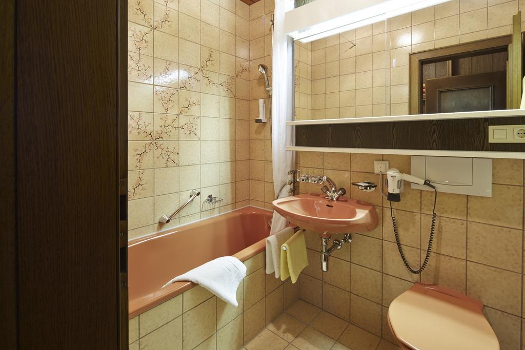 Dreibettzimmer mit Balkon