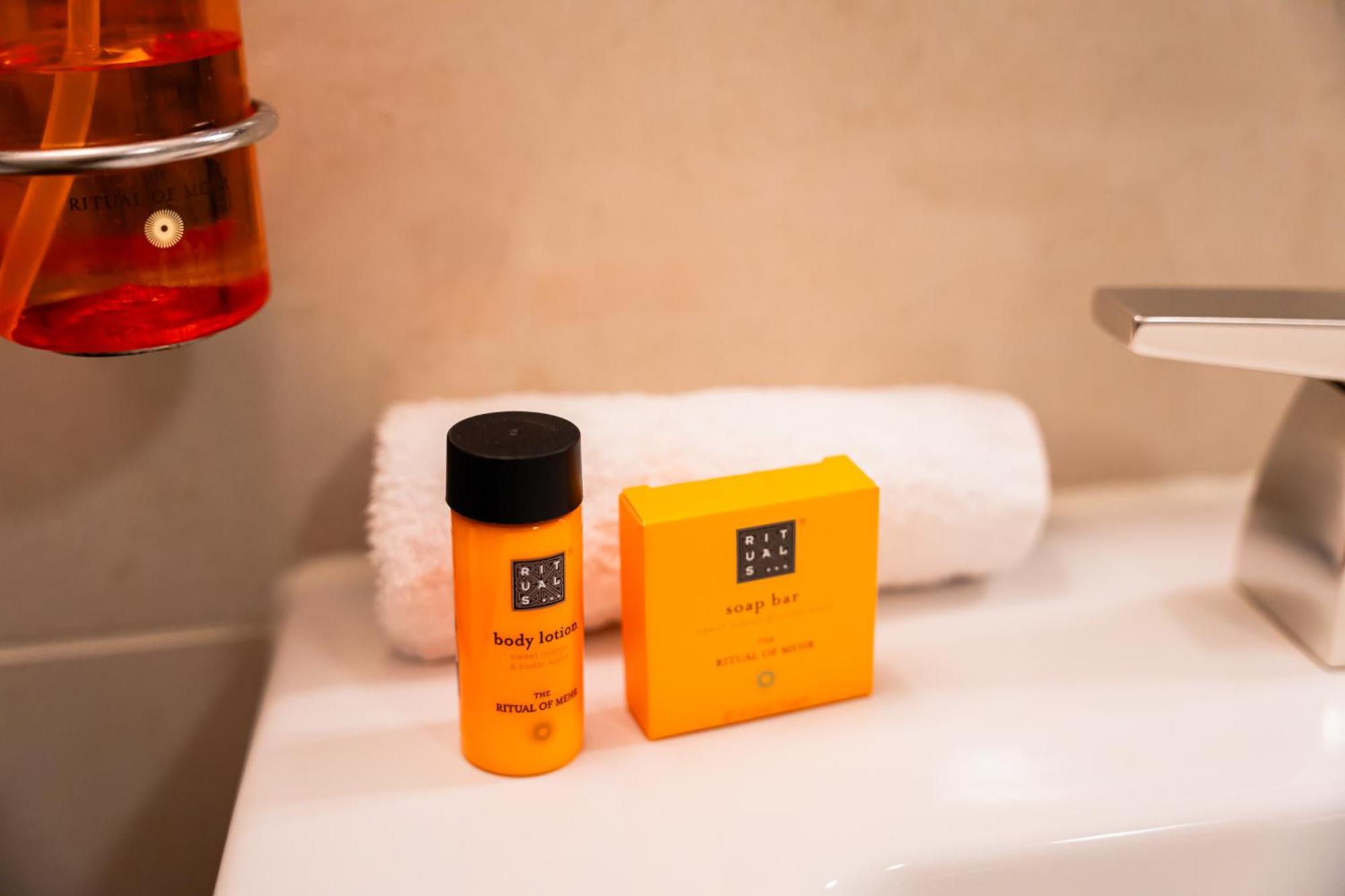 King Suite Bath,1643194731:JPEG