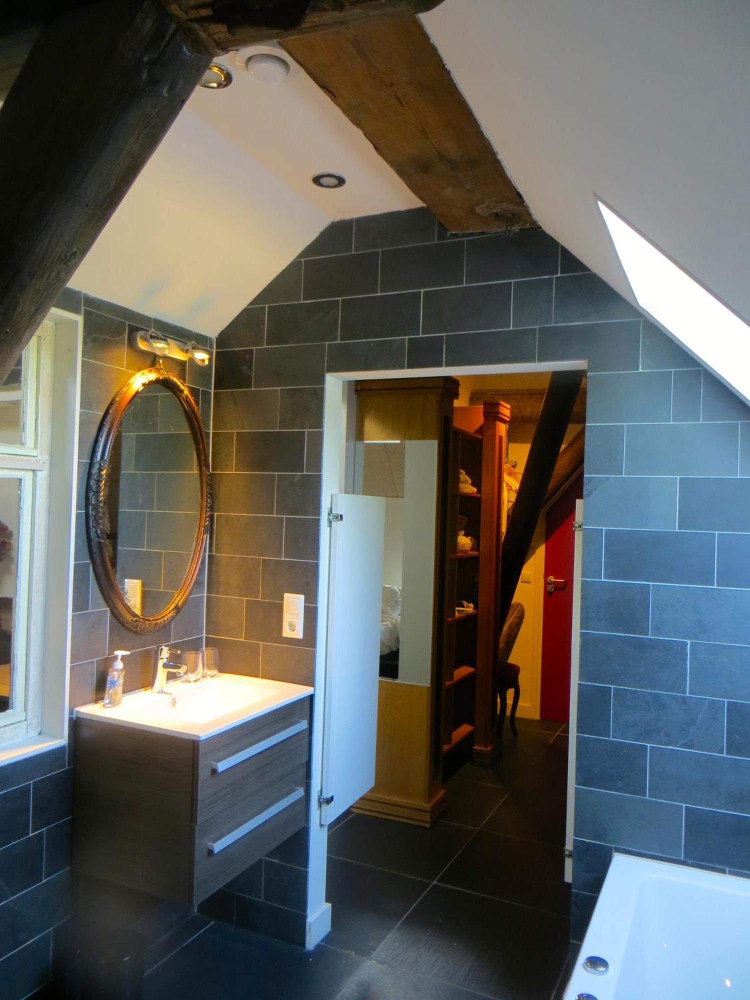 Double or Twin Room Private Bathroom