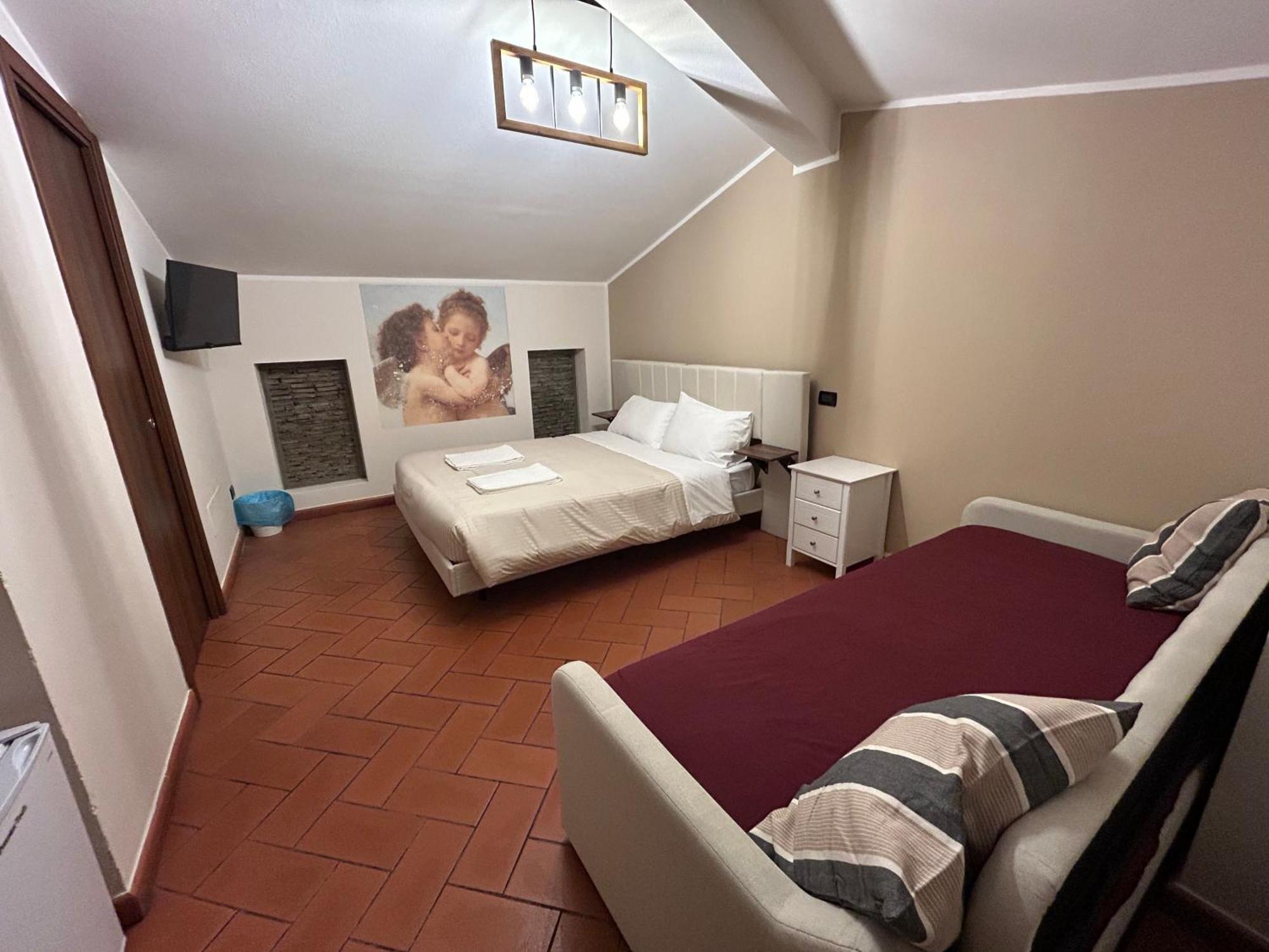 Camera Matrimoniale con Divano-Letto (3 Adulti)
